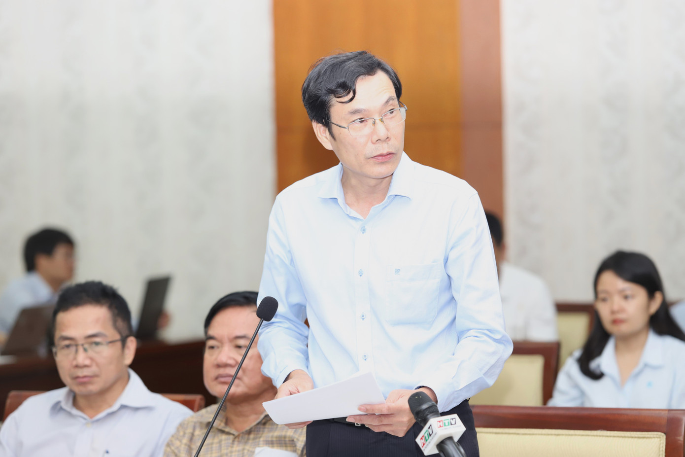 Lãnh đạo các cơ quan báo chí trao đổi tại hội nghị. Ảnh: Ngô Tùng