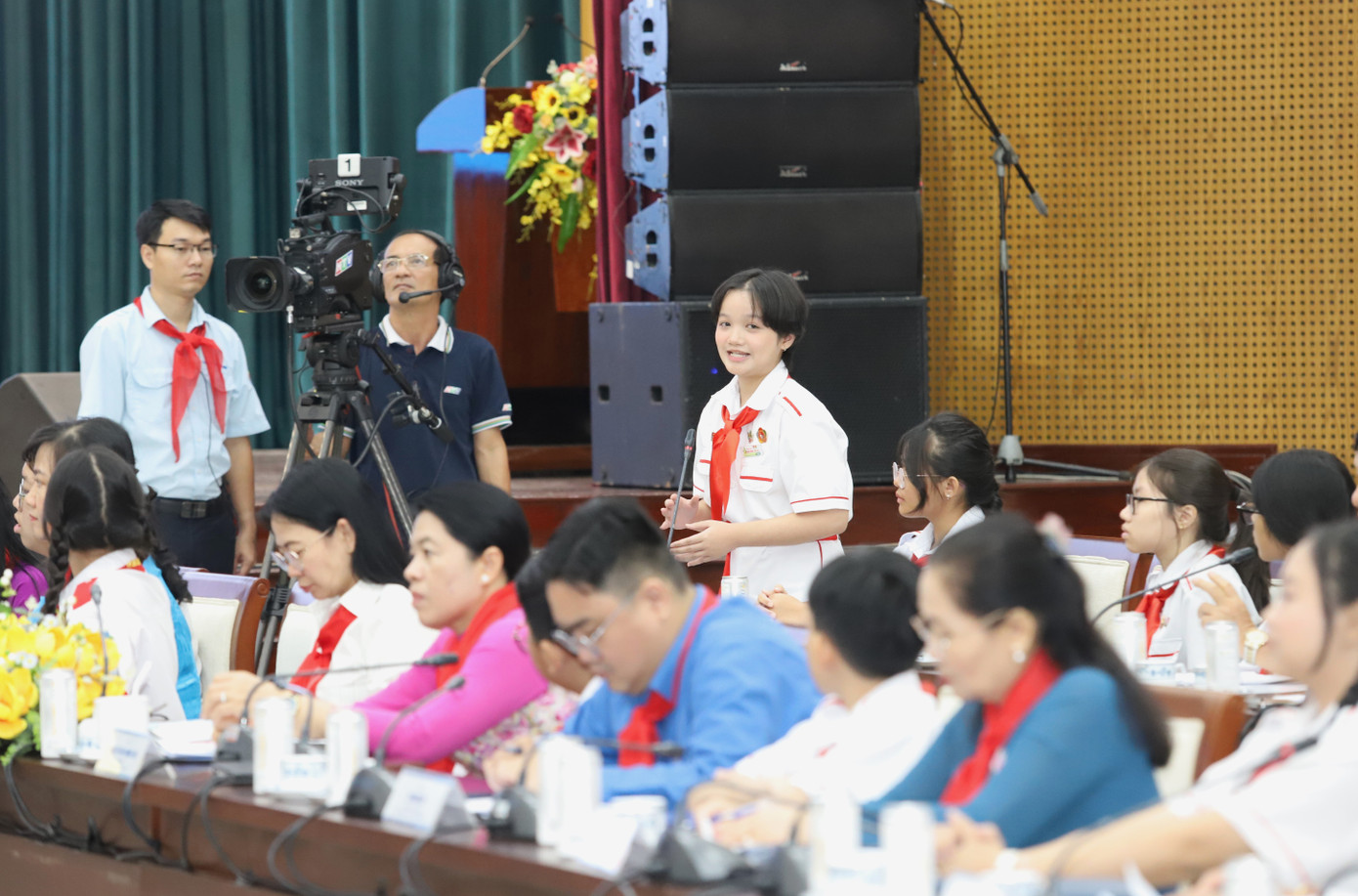 Bạn Phạm Gia Hân chia sẻ tại chương trình. Ảnh: Ngô Tùng