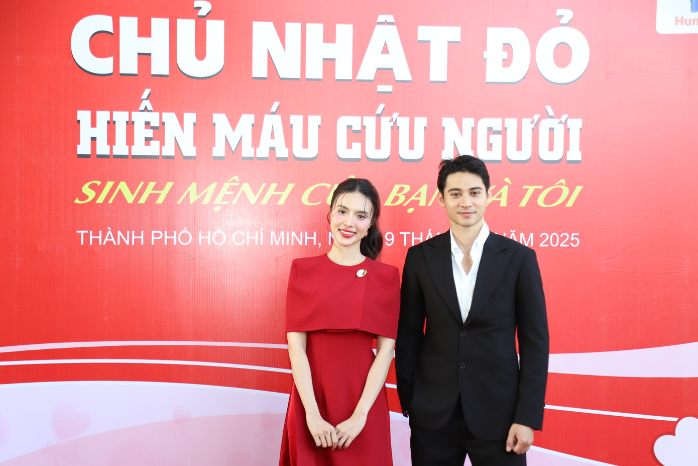 Ngay từ đầu, chương trình sôi nổi khi có sự xuất hiện, khuấy động của Nam vương thế giới Việt Nam 2024 – Á vương 1 Mr World 2024 Phạm Tuấn Ngọc, Á hậu 1 Miss Grand Vietnam 2024 Lê Phan Hạnh Nguyên.