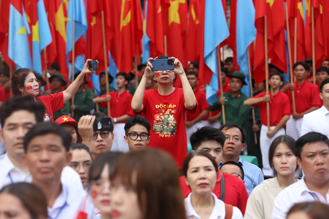 Đại lễ kỷ niệm 50 năm ngày thống nhất đất nước để lại nhiều dư vị cảm xúc trong lòng người dân. Ảnh: Ngô Tùng. Đại lễ kỷ niệm 50 năm ngày thống nhất đất nước để lại nhiều dư vị cảm xúc trong lòng người dân. Ảnh: Ngô Tùng.