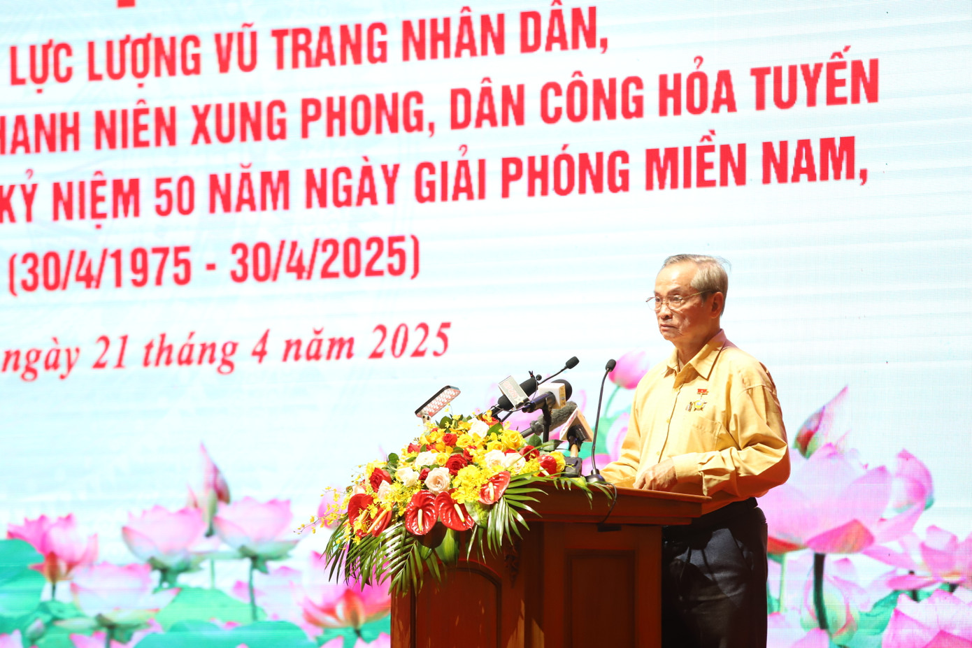Tại buổi gặp mặt, các đại biểu đã chia sẻ kỷ niệm những ngày chiến đấu hào hùng để cùng làm nên chiến thắng vẻ vang của dân tộc. Tại buổi gặp mặt, các đại biểu đã chia sẻ kỷ niệm những ngày chiến đấu hào hùng để cùng làm nên chiến thắng vẻ vang của dân tộc.