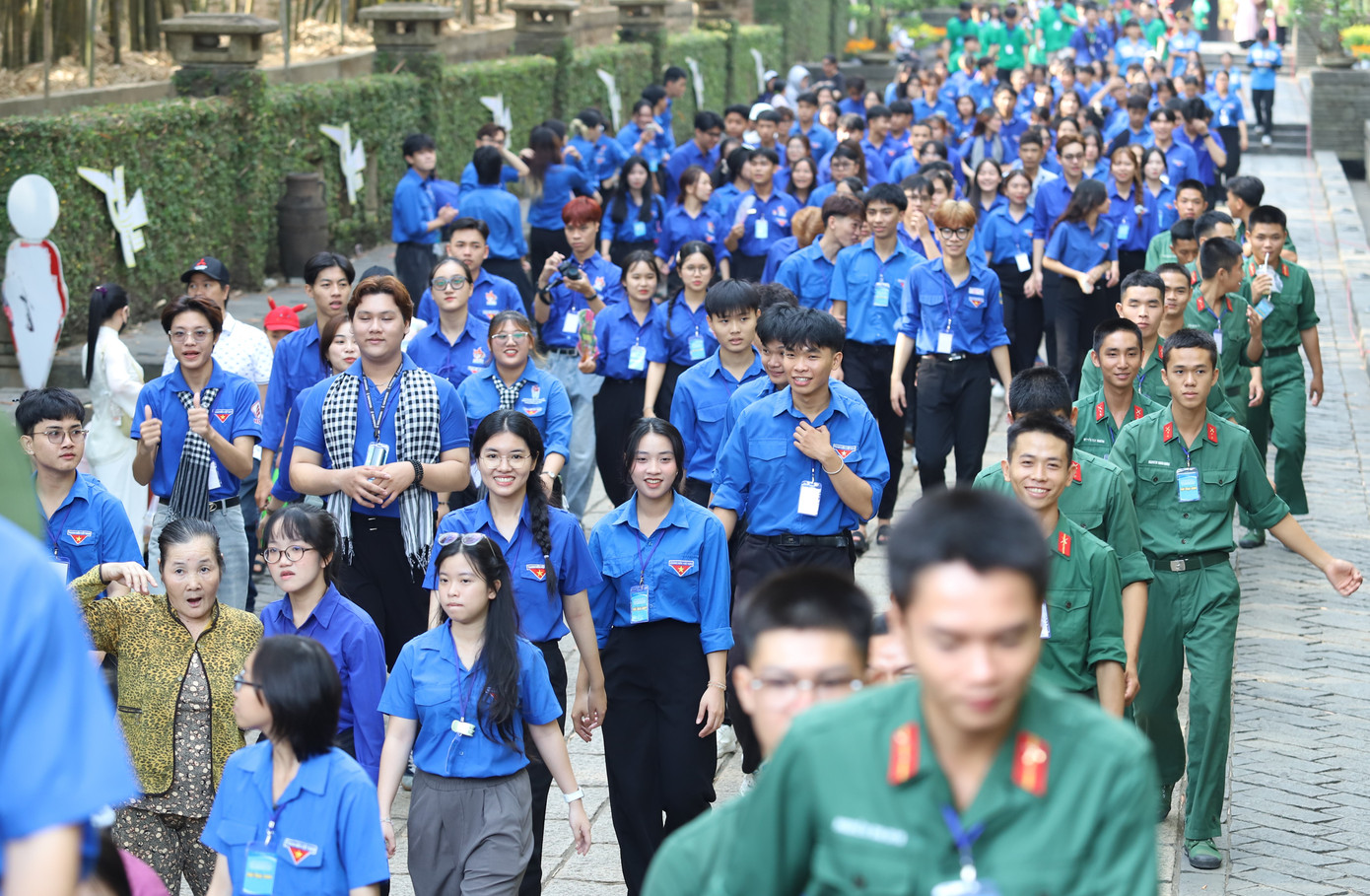 Đông đảo đoàn viên thanh niên và chiến sĩ dự lễ giỗ và tham gia Hội trại Tự hào nòi giống Tiên - Rồng nhân dịp Giỗ tổ. Ảnh: Ngô Tùng Đông đảo đoàn viên thanh niên và chiến sĩ dự lễ giỗ và tham gia Hội trại Tự hào nòi giống Tiên - Rồng nhân dịp Giỗ tổ. Ảnh: Ngô Tùng