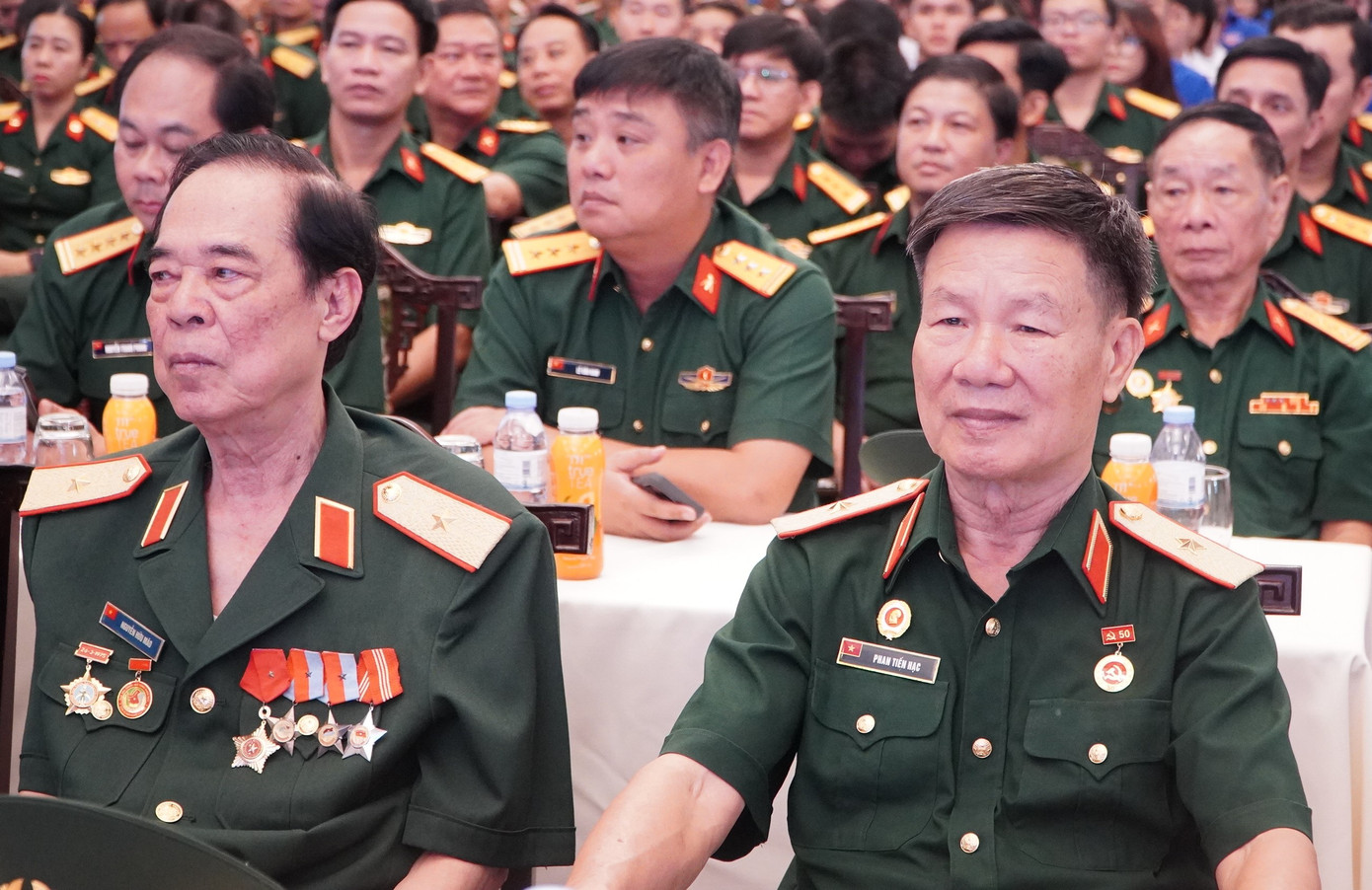 Các tướng lĩnh, cựu chiến binh đóng góp vào nền hòa bình, độc lập của dân tộc có mặt tại buổi gặp mặt tri ân. Các tướng lĩnh, cựu chiến binh đóng góp vào nền hòa bình, độc lập của dân tộc có mặt tại buổi gặp mặt tri ân.