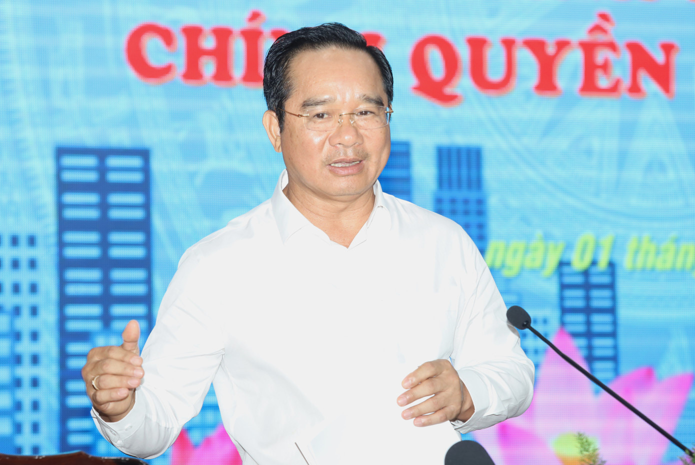 Chủ tịch UBND TPHCM Nguyễn Văn Được trao đổi tại buổi làm việc. Chủ tịch UBND TPHCM Nguyễn Văn Được trao đổi tại buổi làm việc.