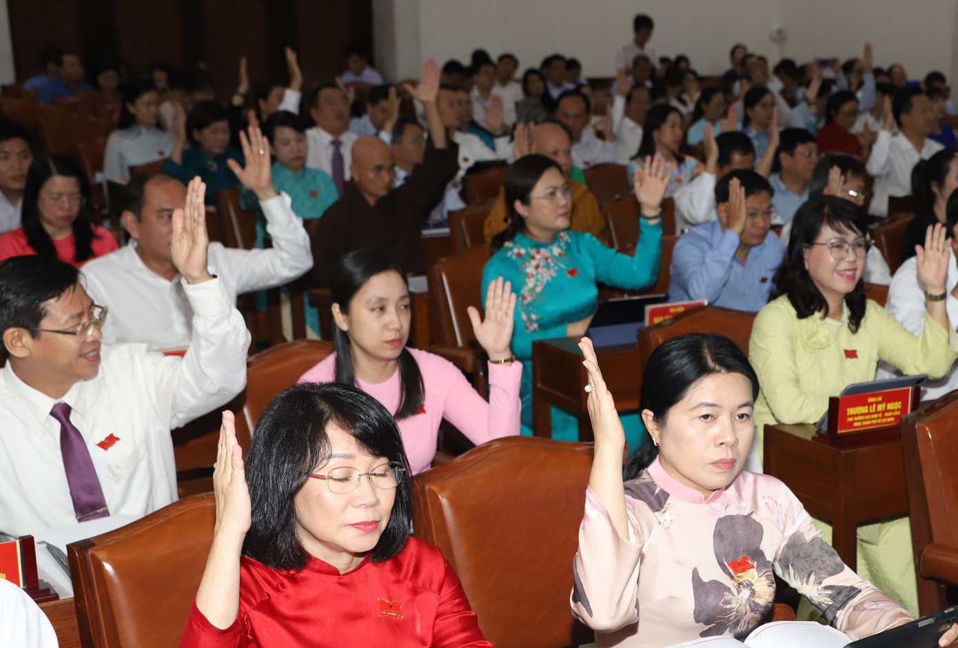 HĐND TPHCM thông qua chủ trương sắp xếp đơn vị hành chính cấp xã của thành phố, với 102 xã, phường. Ảnh: Ngô Tùng HĐND TPHCM thông qua chủ trương sắp xếp đơn vị hành chính cấp xã của thành phố, với 102 xã, phường. Ảnh: Ngô Tùng