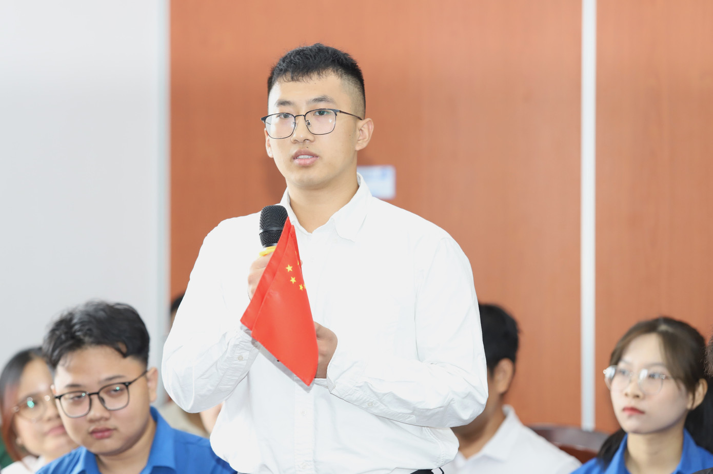 Một bạn trẻ người Trung Quốc đang học tập tại TPHCM chia sẻ cảm nhận tại hội thảo.