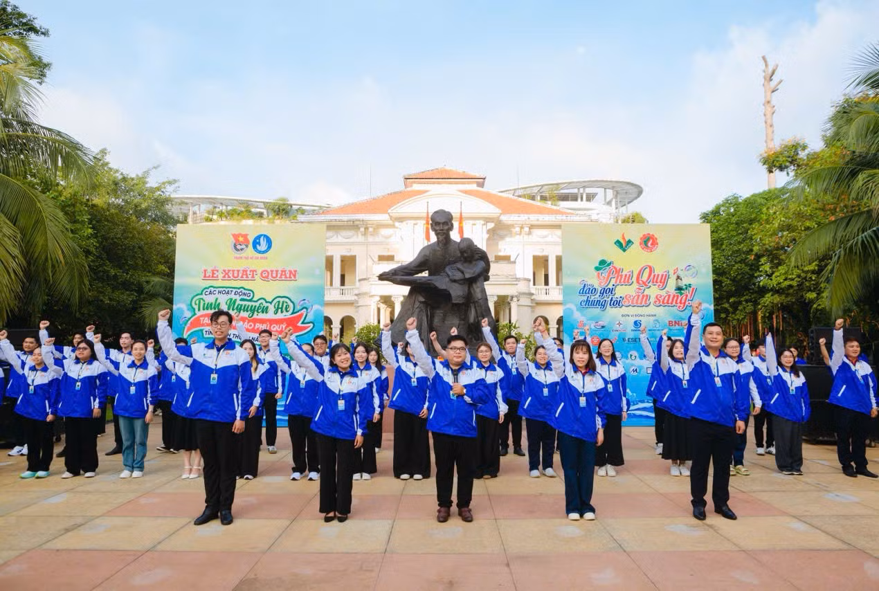 Bạn trẻ thể hiện quyết tâm hoàn thành các nội dung công việc trong đợt hoạt động.
