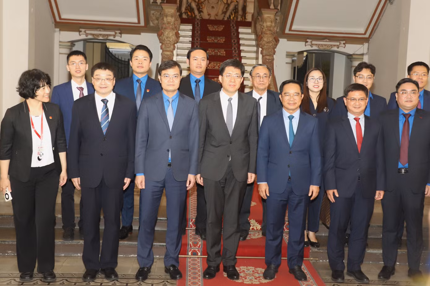 Đoàn đại biểu cấp cao Đoàn TNCS Trung Quốc chụp ảnh lưu niệm với lãnh đạo TPHCM và Trung ương Đoàn TNCS Hồ Chí Minh.