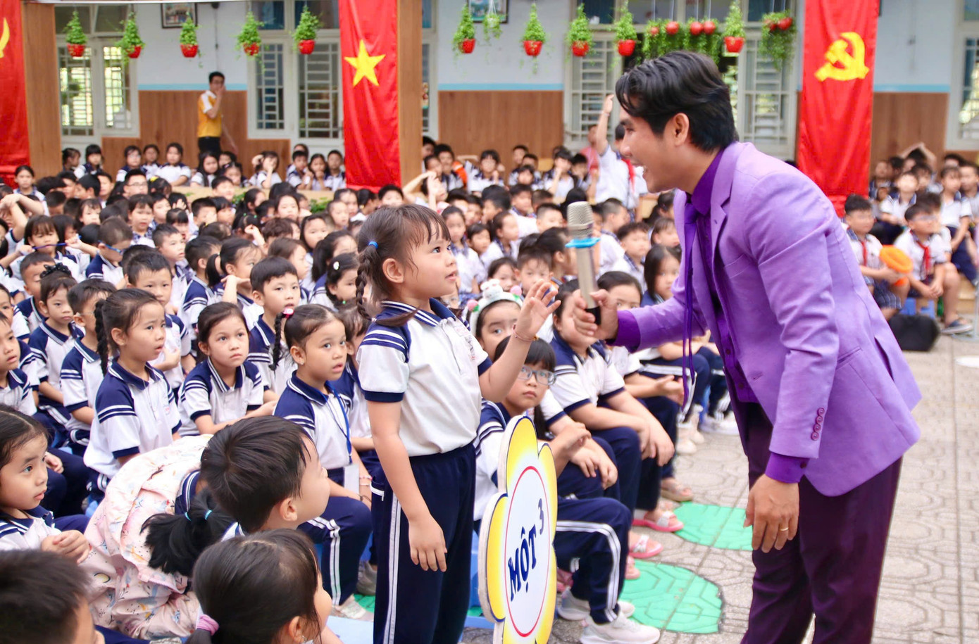 ThS. Võ Minh Thành trao đổi về chuyên môn, kỹ năng đến với các bạn học sinh, sinh viên, đoàn viên thanh niên.