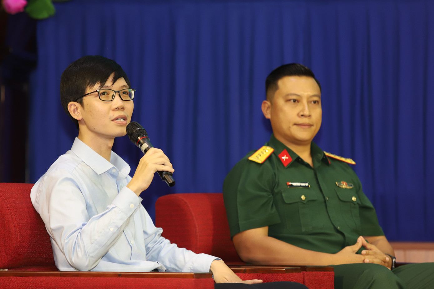 Các diễn giả khách mời có những chia sẻ thú vị gửi đến các bạn trẻ tham dự buổi talkshow. Các diễn giả khách mời có những chia sẻ thú vị gửi đến các bạn trẻ tham dự buổi talkshow.