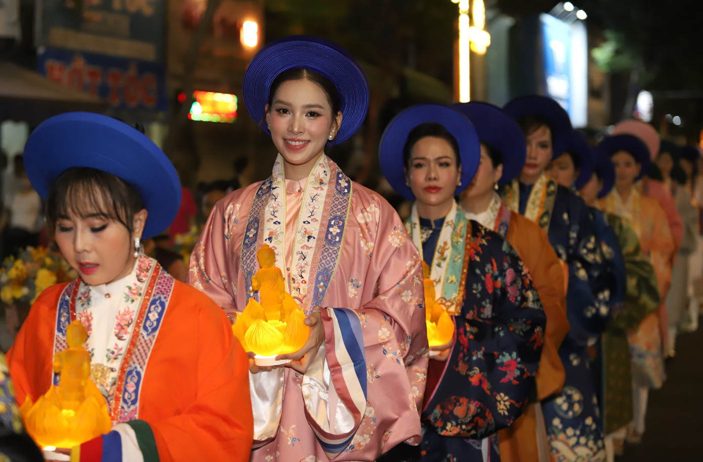 Hoa hậu Trần Tiểu Vy tham gia buổi lễ.