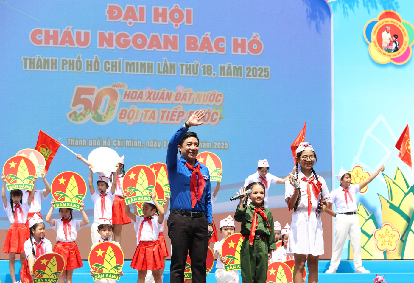 Tại đại hội, 500 bạn nhỏ tiêu biểu đã được tuyên dương danh hiệu “Cháu ngoan Bác Hồ”. Ảnh: Ngô Tùng