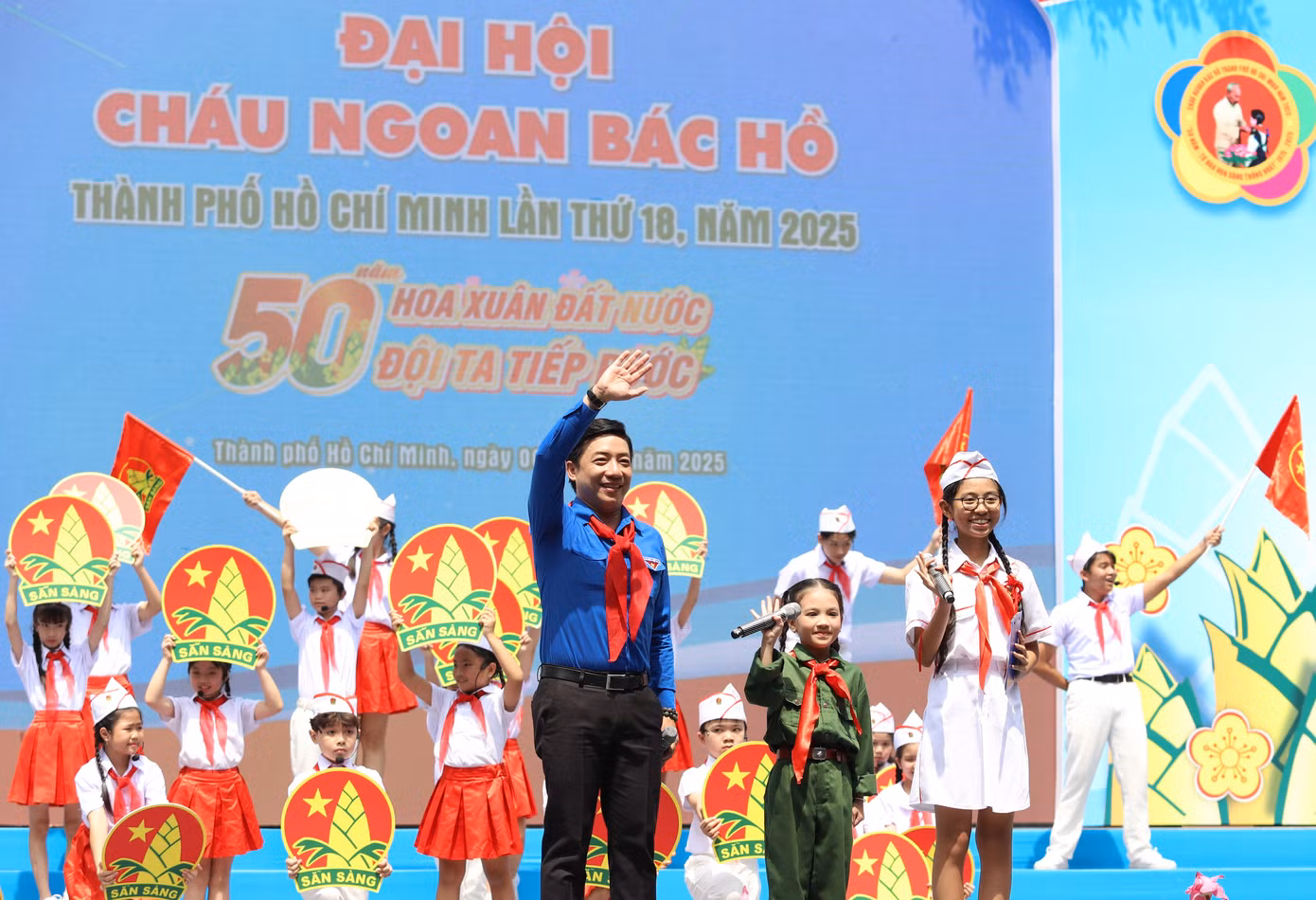 Tại đại hội, 500 bạn nhỏ tiêu biểu đã được tuyên dương danh hiệu “Cháu ngoan Bác Hồ”. Ảnh: Ngô Tùng