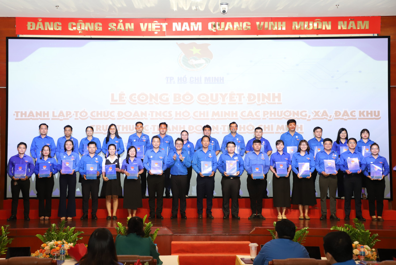 Trao quyết định chỉ định nhân sự Bí thư Đoàn cấp xã mới trên địa bàn TPHCM.