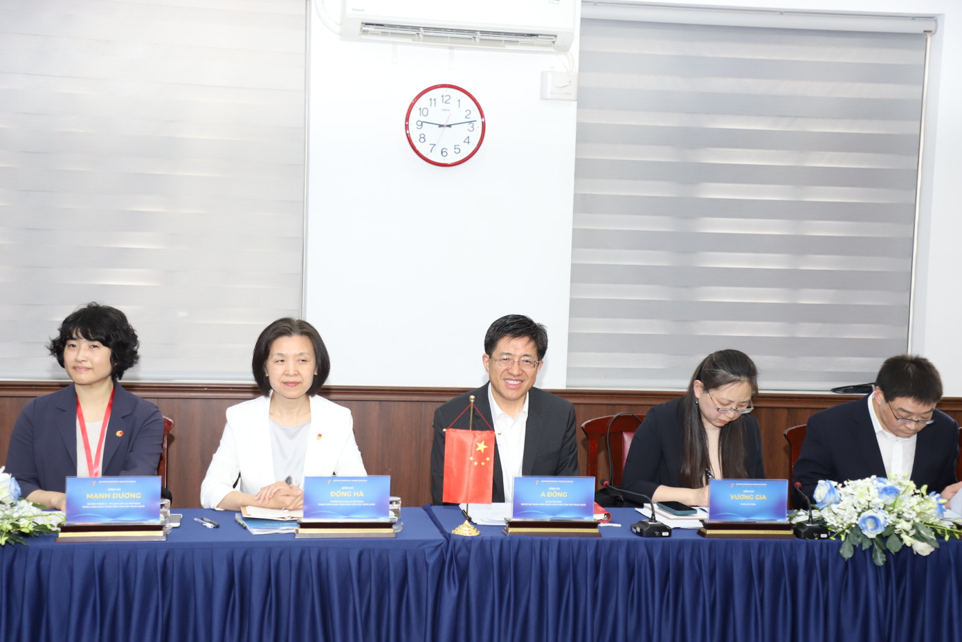 Các đại biểu cấp cao Đoàn TNCS Hồ Chí Minh và Đoàn TNCS Trung Quốc tham dự hội thảo.