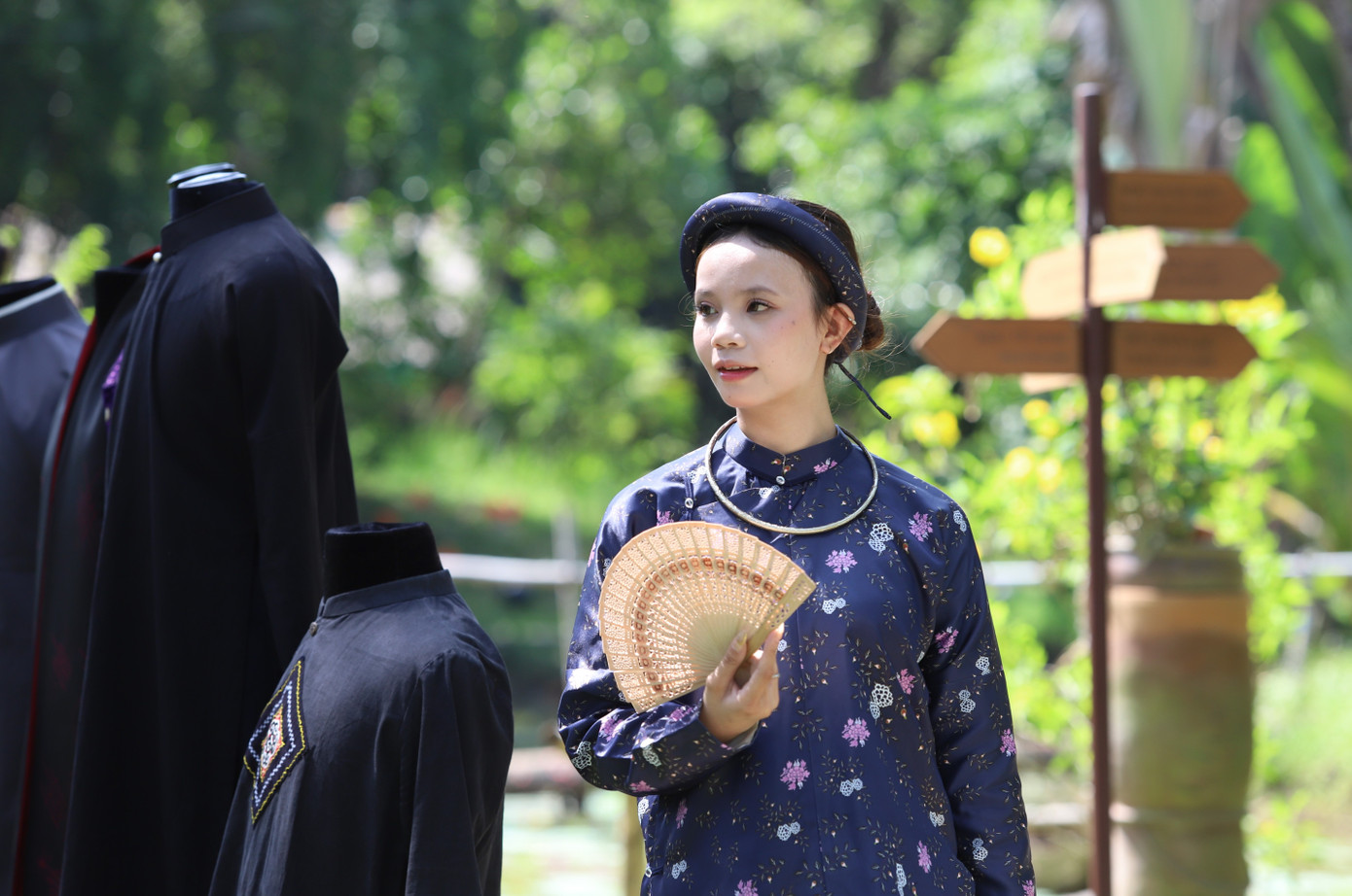 Bạn trẻ trình diễn áo dài qua các thời kỳ, tôn vinh những sáng tạo, phát huy nét đẹp của áo dài Việt Nam. Bạn trẻ trình diễn áo dài qua các thời kỳ, tôn vinh những sáng tạo, phát huy nét đẹp của áo dài Việt Nam.