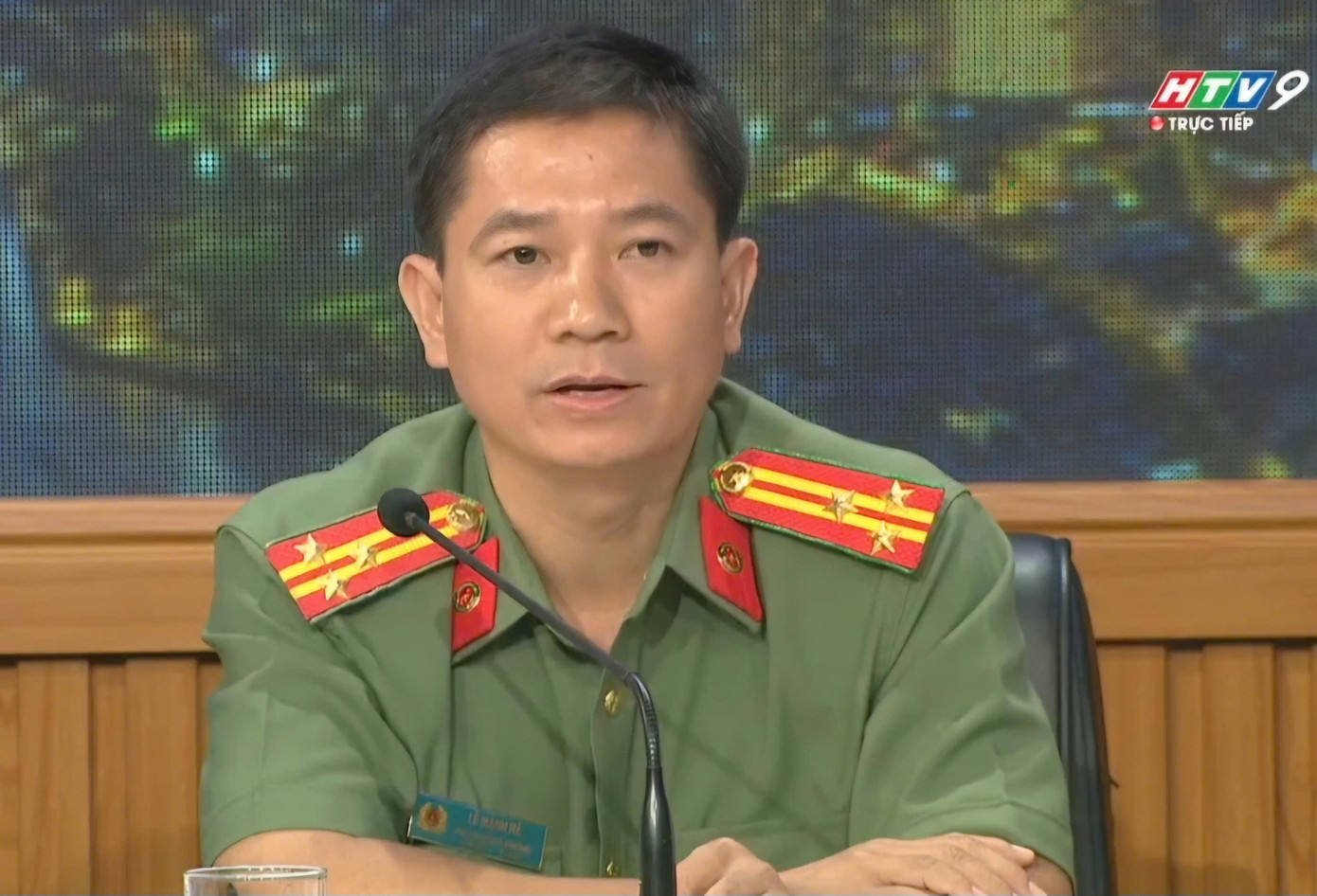 Thượng tá Lê Mạnh Hà trao đổi tại chương trình.