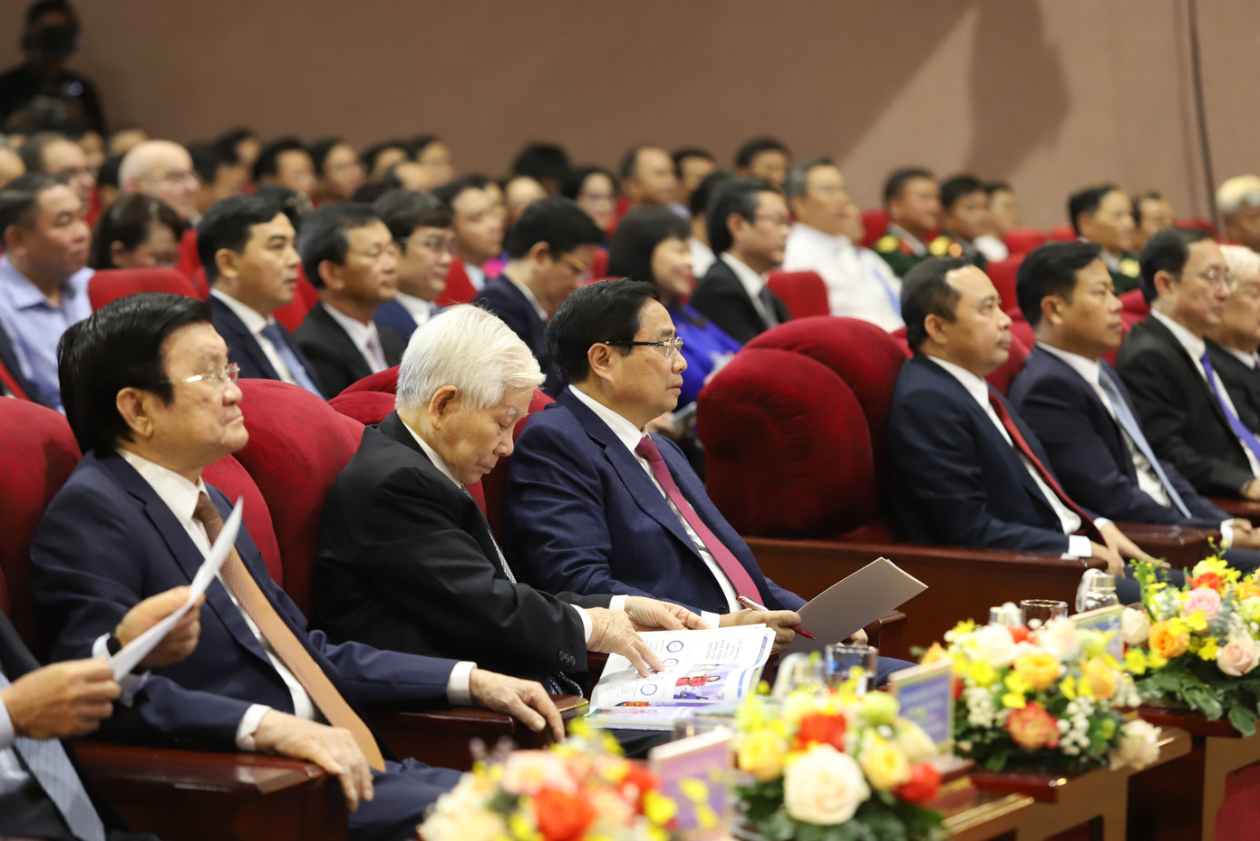 Thủ tướng Phạm Minh Chính cùng các nguyên lãnh đạo Đảng, Nhà nước đến dự lễ kỷ niệm 30 năm thành lập ĐHQG TPHCM. Ảnh: Ngô Tùng.