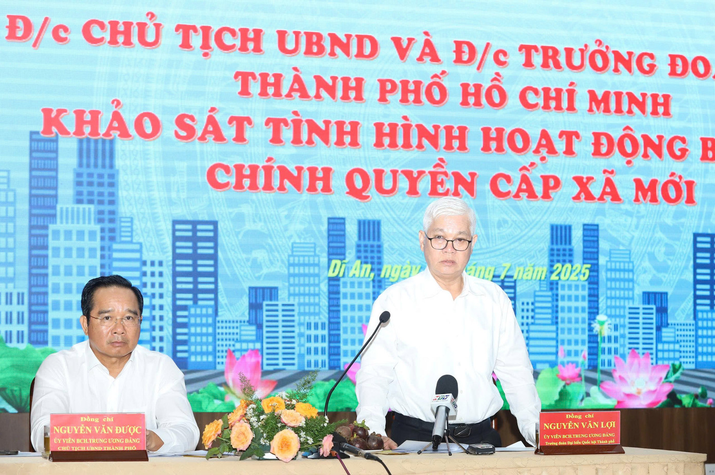 Lãnh đạo TPHCM làm việc với UBND phường Dĩ An trong ngày đầu vận hành chính thức chính quyền cấp xã mới. Ảnh: Ngô Tùng Lãnh đạo TPHCM làm việc với UBND phường Dĩ An trong ngày đầu vận hành chính thức chính quyền cấp xã mới. Ảnh: Ngô Tùng