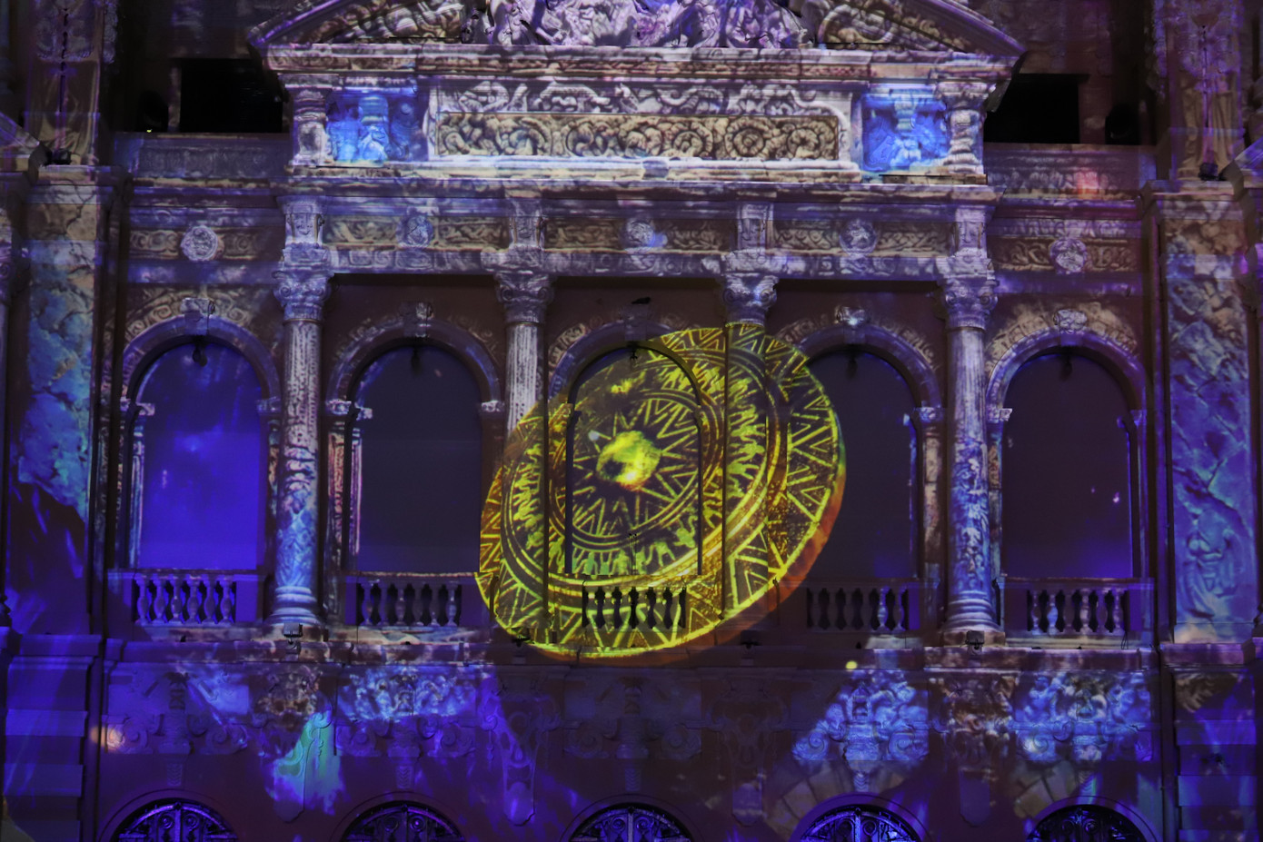 Biểu tượng ngàn đời của dân tộc ta - trống đồng Đông Sơn, chim Lạc. Biểu tượng ngàn đời của dân tộc ta - trống đồng Đông Sơn, chim Lạc.