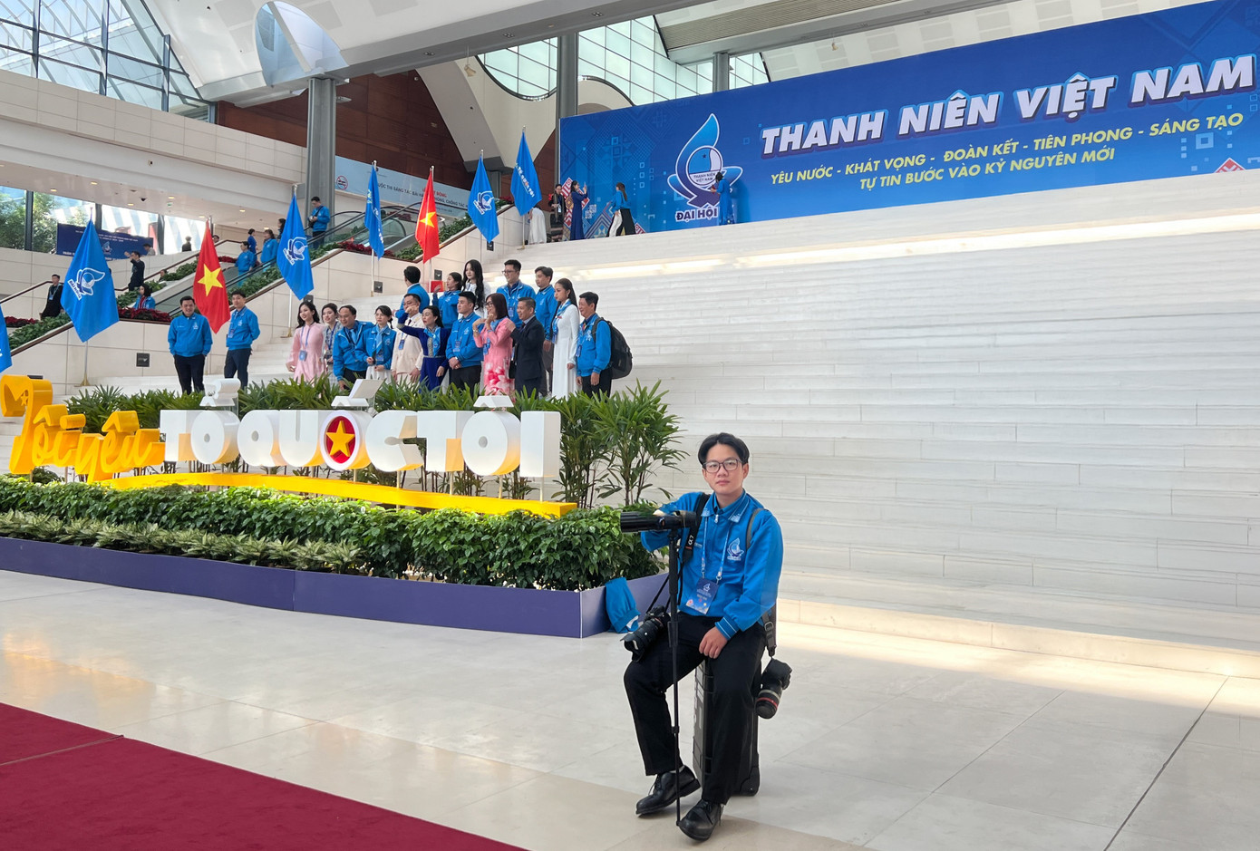 Bùi Quốc Hoàng tác nghiệp tại Đại hội đại biểu toàn quốc Hội Liên hiệp thanh niên Việt Nam lần thứ IX – năm 2024. Bùi Quốc Hoàng tác nghiệp tại Đại hội đại biểu toàn quốc Hội Liên hiệp thanh niên Việt Nam lần thứ IX – năm 2024.