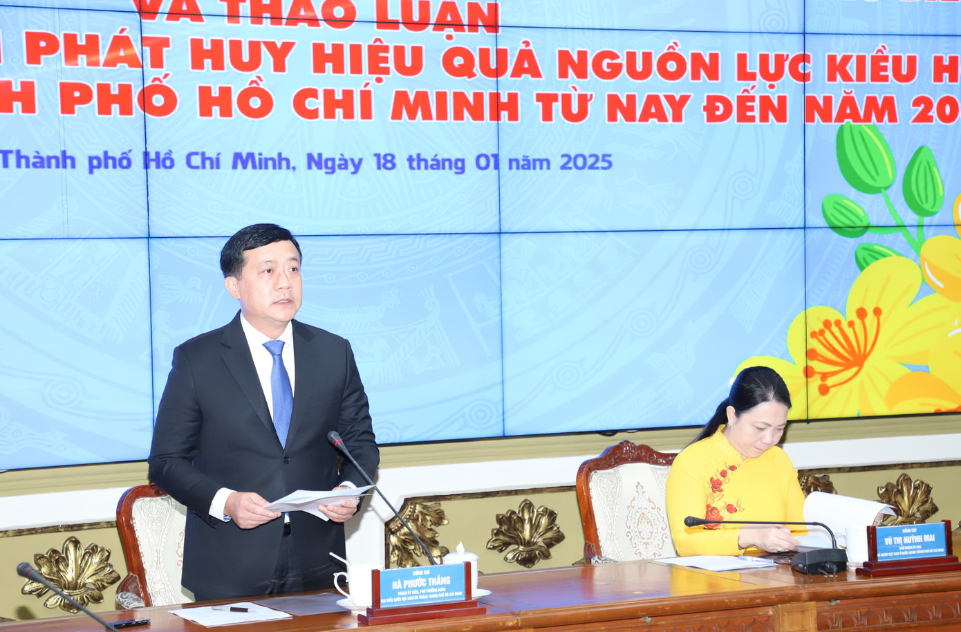 Ông Hà Phước Thắng thông tin tại buổi gặp gỡ kiều bào. Ảnh: Ngô Tùng.