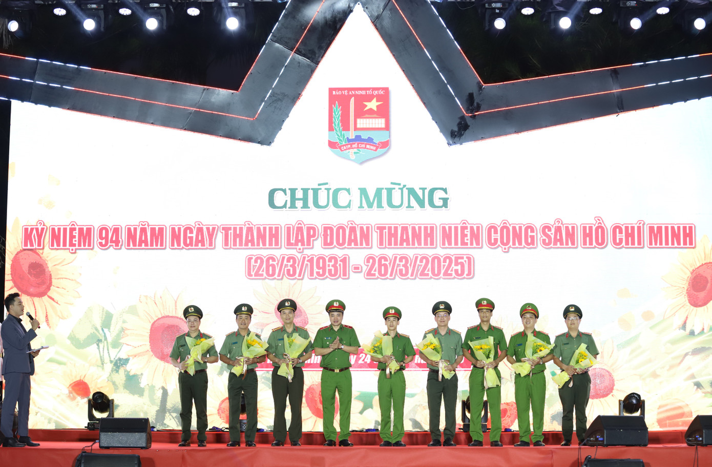 Dịp này, nhân kỷ niệm 94 năm Ngày thành lập Đoàn TNCS Hồ Chí Minh, lãnh đạo CATP cũng chúc mừng, cám ơn cơ quan Trung ương Đoàn, Thành Đoàn TPHCM và các đơn vị Đoàn kết nghĩa cùng đội ngũ cán bộ Đoàn trong lực lượng CATP. Dịp này, nhân kỷ niệm 94 năm Ngày thành lập Đoàn TNCS Hồ Chí Minh, lãnh đạo CATP cũng chúc mừng, cám ơn cơ quan Trung ương Đoàn, Thành Đoàn TPHCM và các đơn vị Đoàn kết nghĩa cùng đội ngũ cán bộ Đoàn trong lực lượng CATP.
