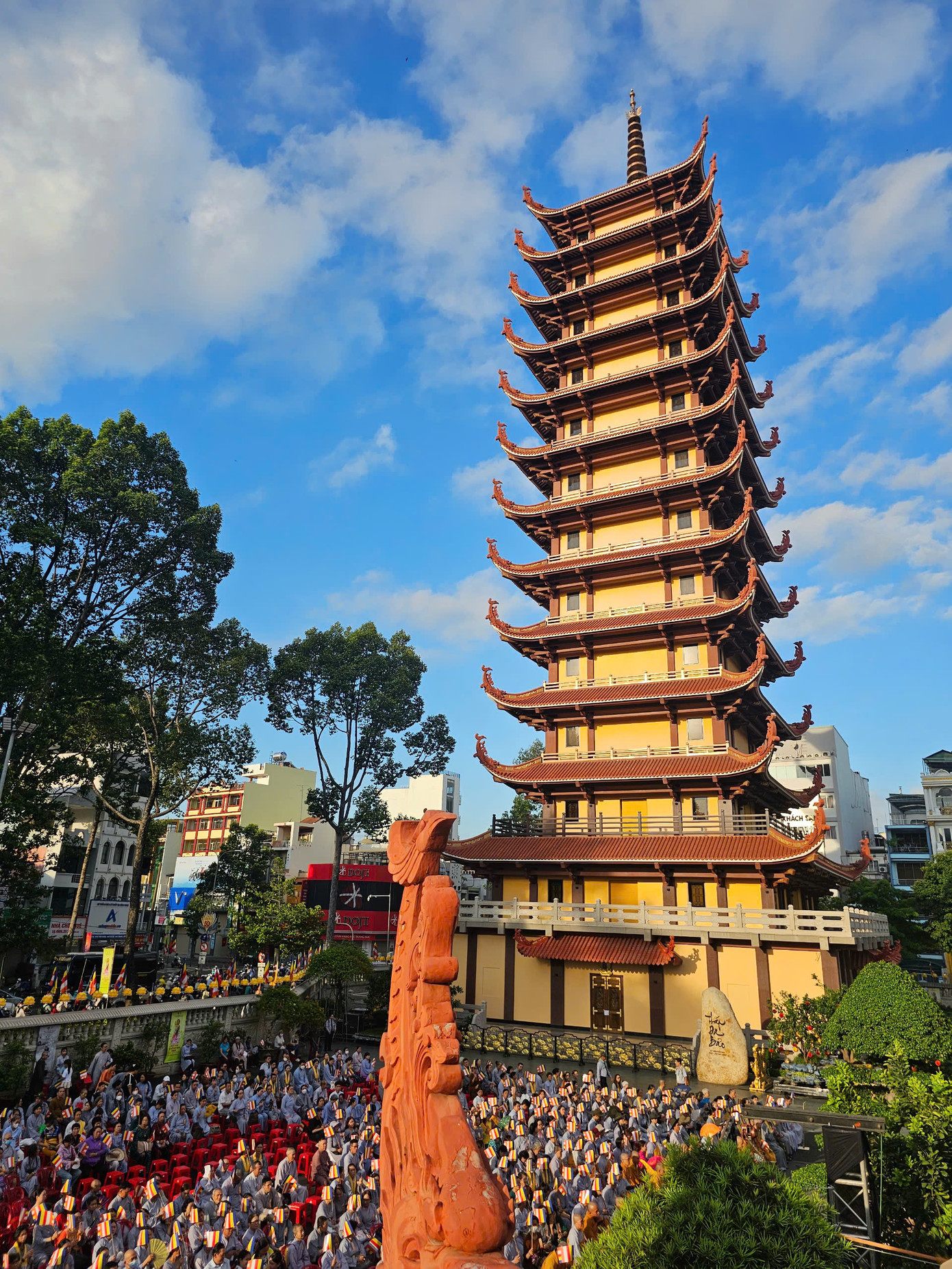 Không khí trang nghiêm tại Việt Nam Quốc tự. Không khí trang nghiêm tại Việt Nam Quốc tự.