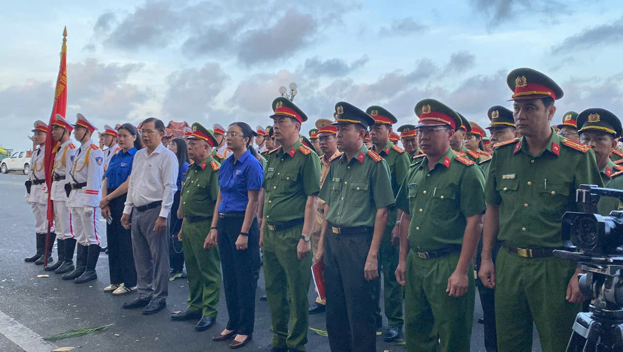 Các cơ quan, ban ngành, đoàn thể của tỉnh Bà Rịa - Vũng Tàu tham dự lễ truy điệu thượng sỹ Nguyễn Ngọc Minh Nhật.