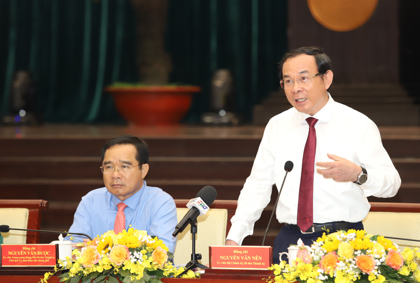 Bí thư Thành ủy Nguyễn Văn Nên chia sẻ với các văn nghệ sĩ, phóng viên. Bí thư Thành ủy Nguyễn Văn Nên chia sẻ với các văn nghệ sĩ, phóng viên.