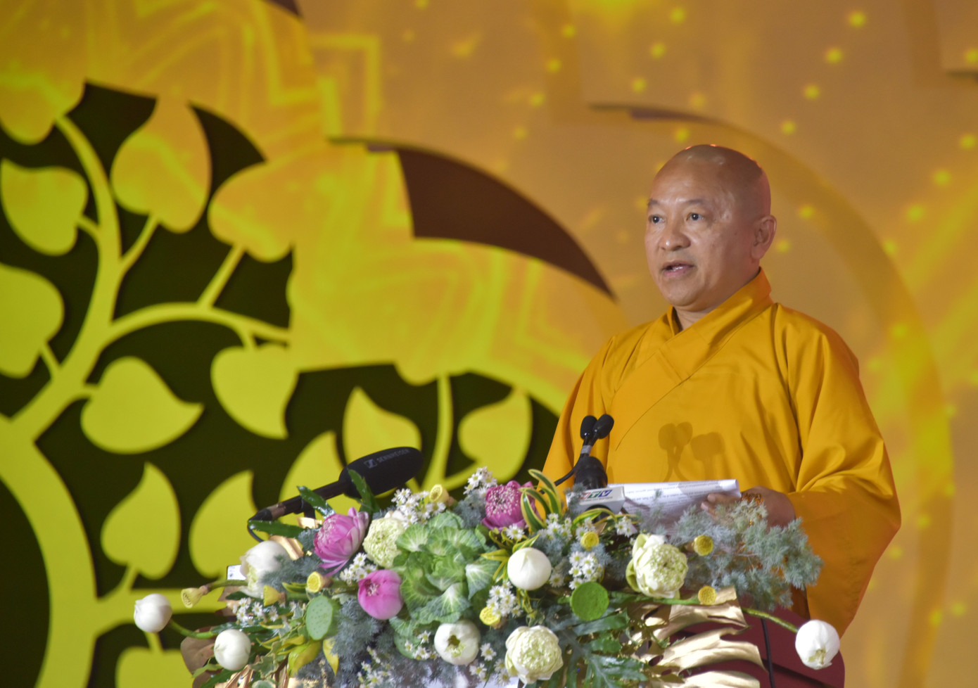 Thượng tọa Thích Nhật Từ báo cáo tổng kết đại lễ. Ảnh: BTC Thượng tọa Thích Nhật Từ báo cáo tổng kết đại lễ. Ảnh: BTC