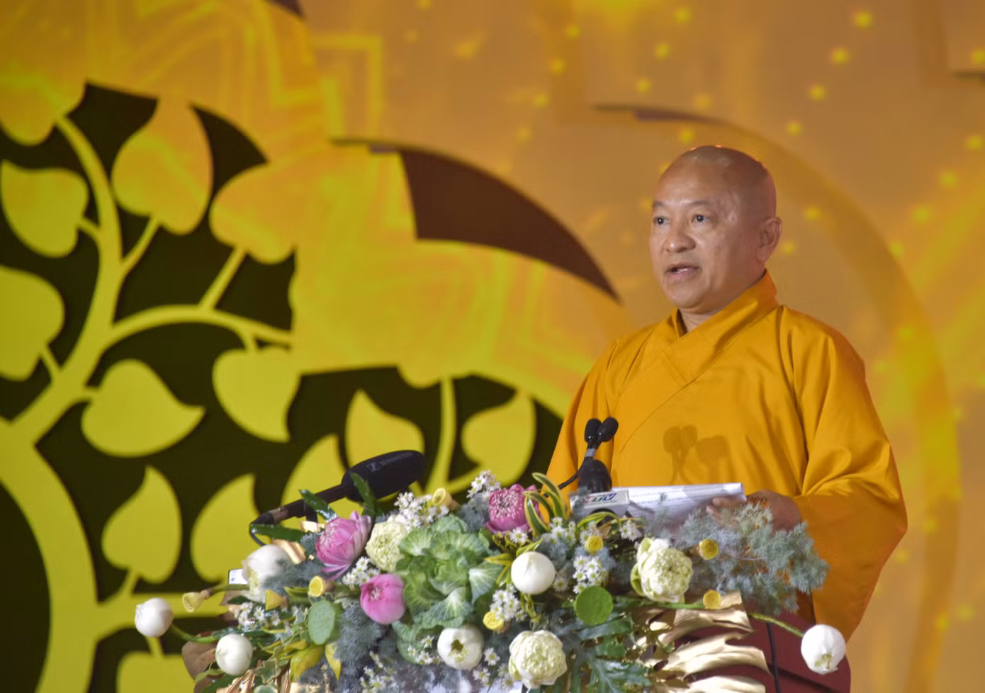 Thượng tọa Thích Nhật Từ báo cáo tổng kết đại lễ. Ảnh: BTC Thượng tọa Thích Nhật Từ báo cáo tổng kết đại lễ. Ảnh: BTC