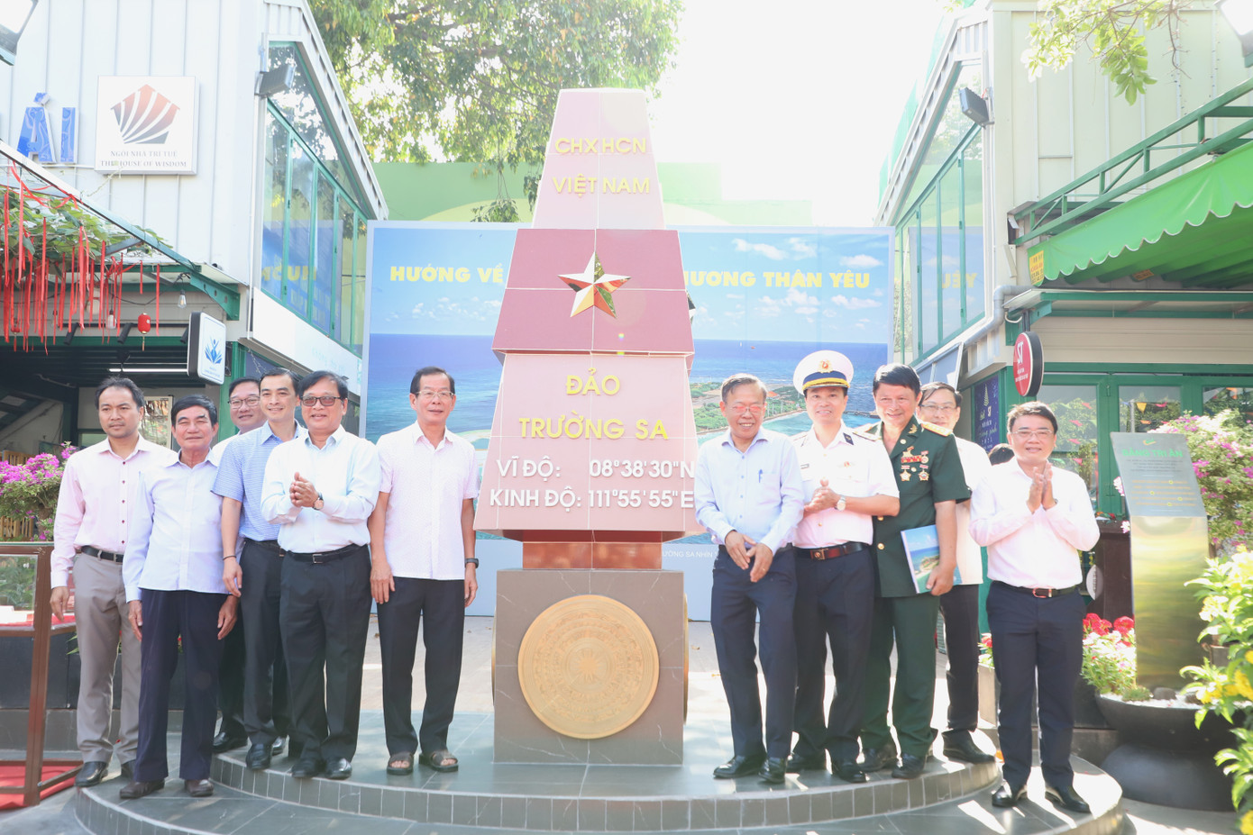 Sáng 9/2, Ban Quản lý Đường sách TP. Thủ Đức (TPHCM) tổ chức khánh thành biểu tượng cột mốc chủ quyền đảo Trường Sa tại Đường sách TP. Thủ Đức. Không gian tạo thêm điểm đến tham quan lâu dài, nhằm tuyên truyền, giáo dục về chủ quyền biên giới, biển, đảo Tổ quốc, góp phần bồi đắp, xây dựng tình yêu quê hương đất nước cho thế hệ thanh thiếu niên nói riêng và người dân nói chung.