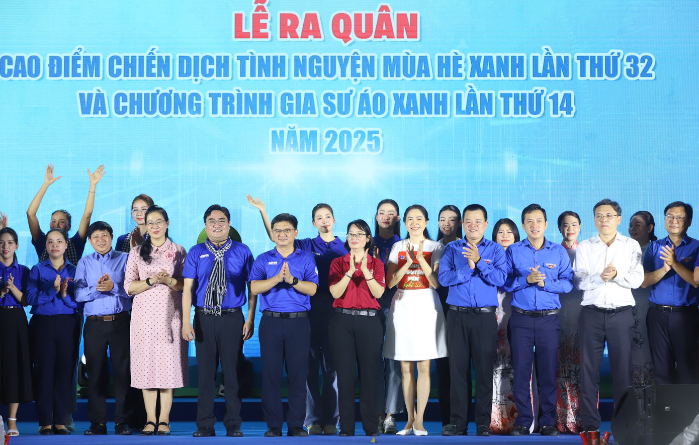 Lãnh đạo TPHCM gửi gắm niềm tin vào thế hệ trẻ. Lãnh đạo TPHCM gửi gắm niềm tin vào thế hệ trẻ.