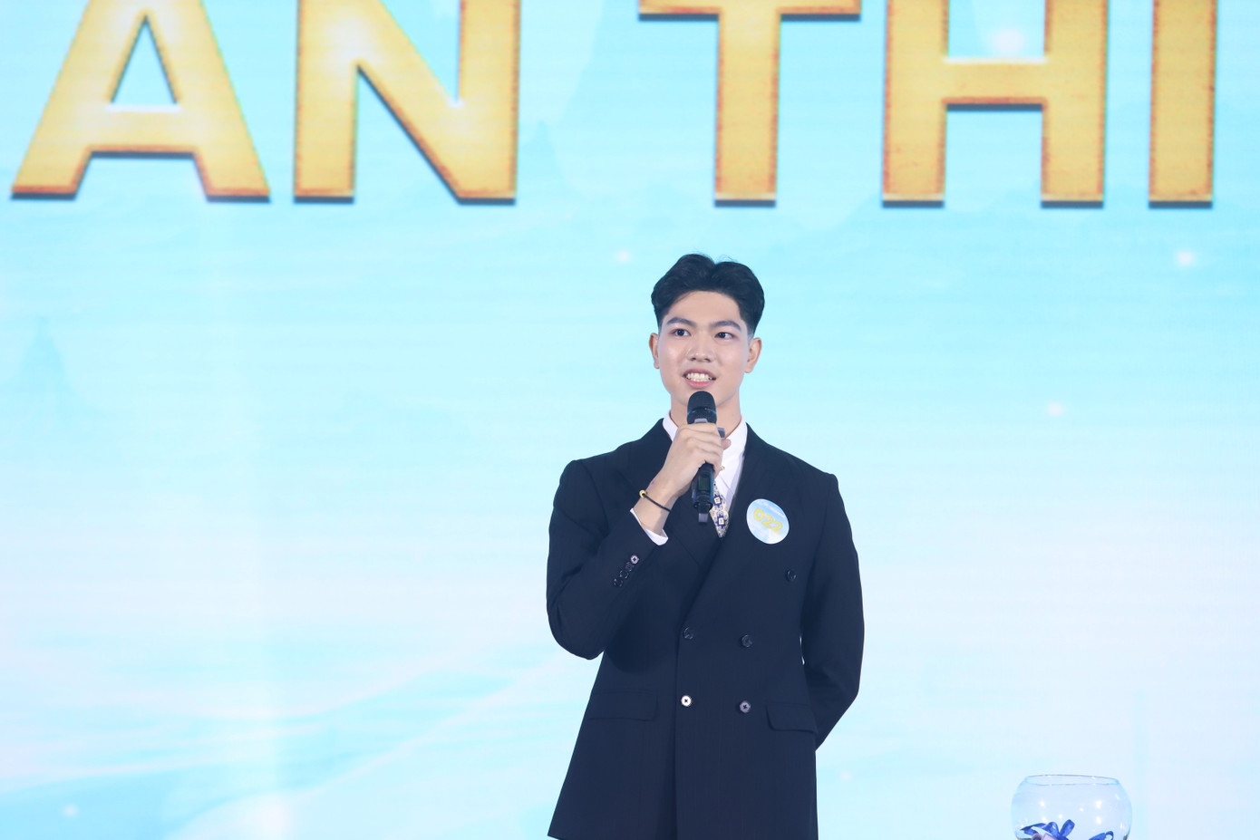 Top 10 thi tài ứng xử về các chủ đề được nhiều người quan tâm hiện nay như tình yêu quê hương đất nước, công nghệ mới, kỹ năng của người trẻ trong thời đại mới...