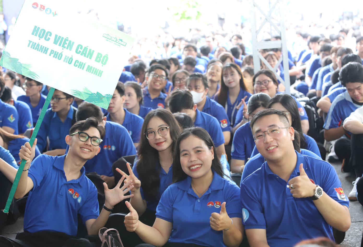 Tuổi trẻ TPHCM sôi nổi bước vào những ngày hè ý nghĩa. Ảnh: Ngô Tùng Tuổi trẻ TPHCM sôi nổi bước vào những ngày hè ý nghĩa. Ảnh: Ngô Tùng