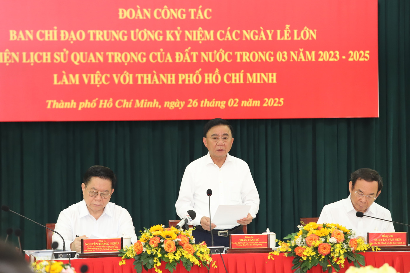 Thường trực Ban Bí thư Trần Cẩm Tú phát biểu mở đầu buổi làm việc. Ảnh: Ngô Tùng