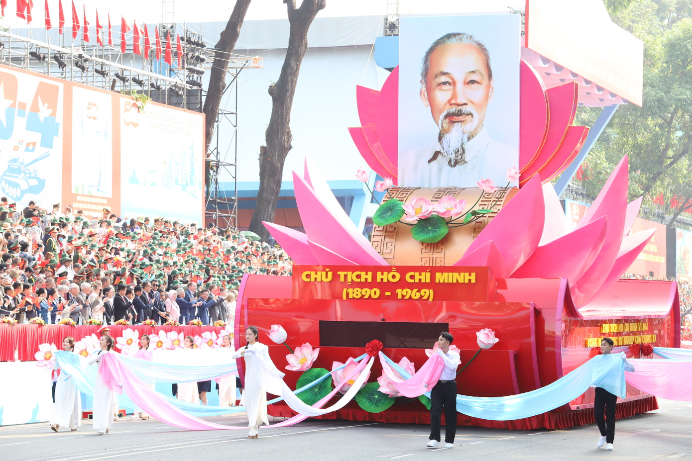 Khẳng định tầm vóc vĩ đại của chiến thắng lịch sử 30/4/1975, phát huy tinh thần, sức mạnh đại đoàn kết toàn dân tộc trong cuộc kháng chiến giành độc lập tự do và thống nhất đất nước; bồi đắp, phát huy tinh thần, sức mạnh đại đoàn kết toàn dân tộc vào sự nghiệp đổi mới, công nghiệp hoá, hiện đại hoá đất nước và hội nhập quốc tế của Việt Nam.