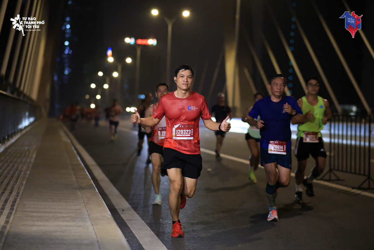 Các vận động viên chuyên nghiệp lẫn không chuyên cùng các nhà báo tham gia giải chạy, với các cự ly: 3,5, 5, 10 và 21km.