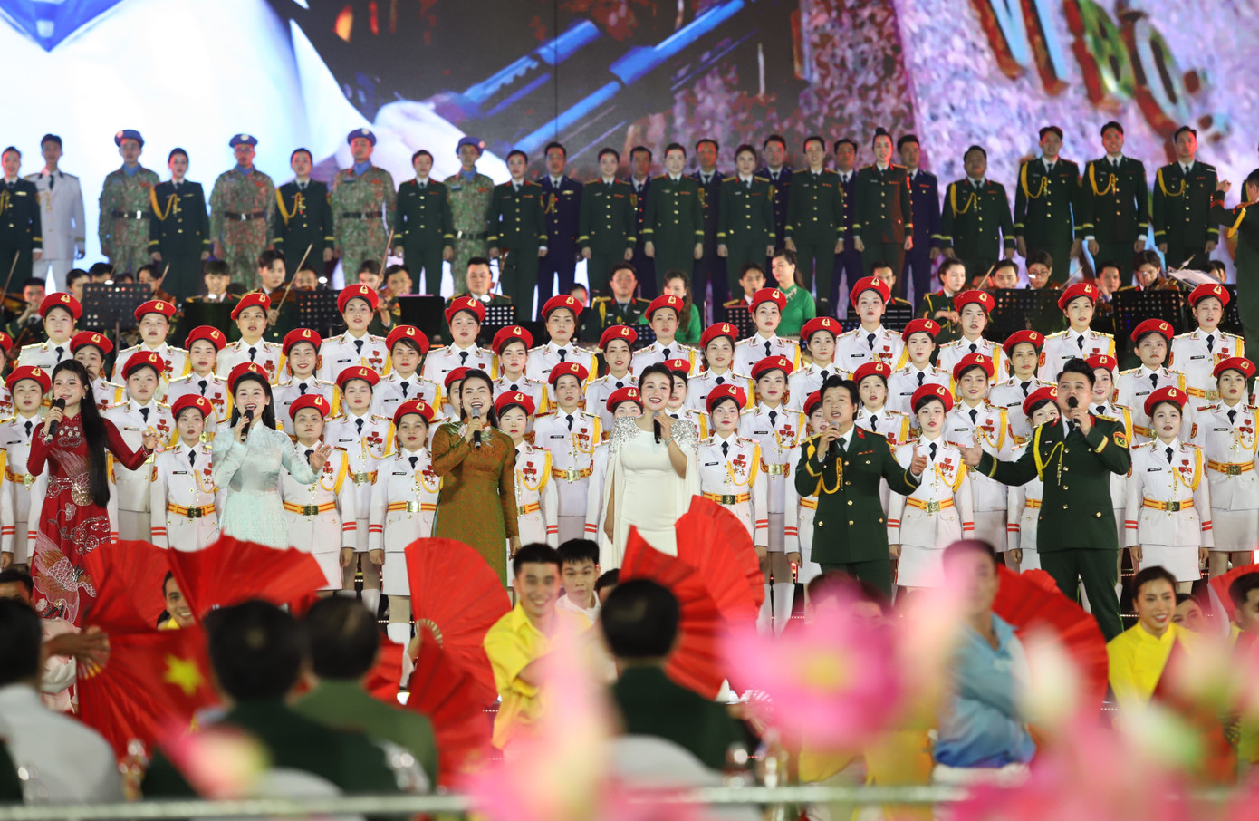 Chương trình truyền tải khát vọng về một Việt Nam phát triển vững mạnh trong kỷ nguyên mới của dân tộc.