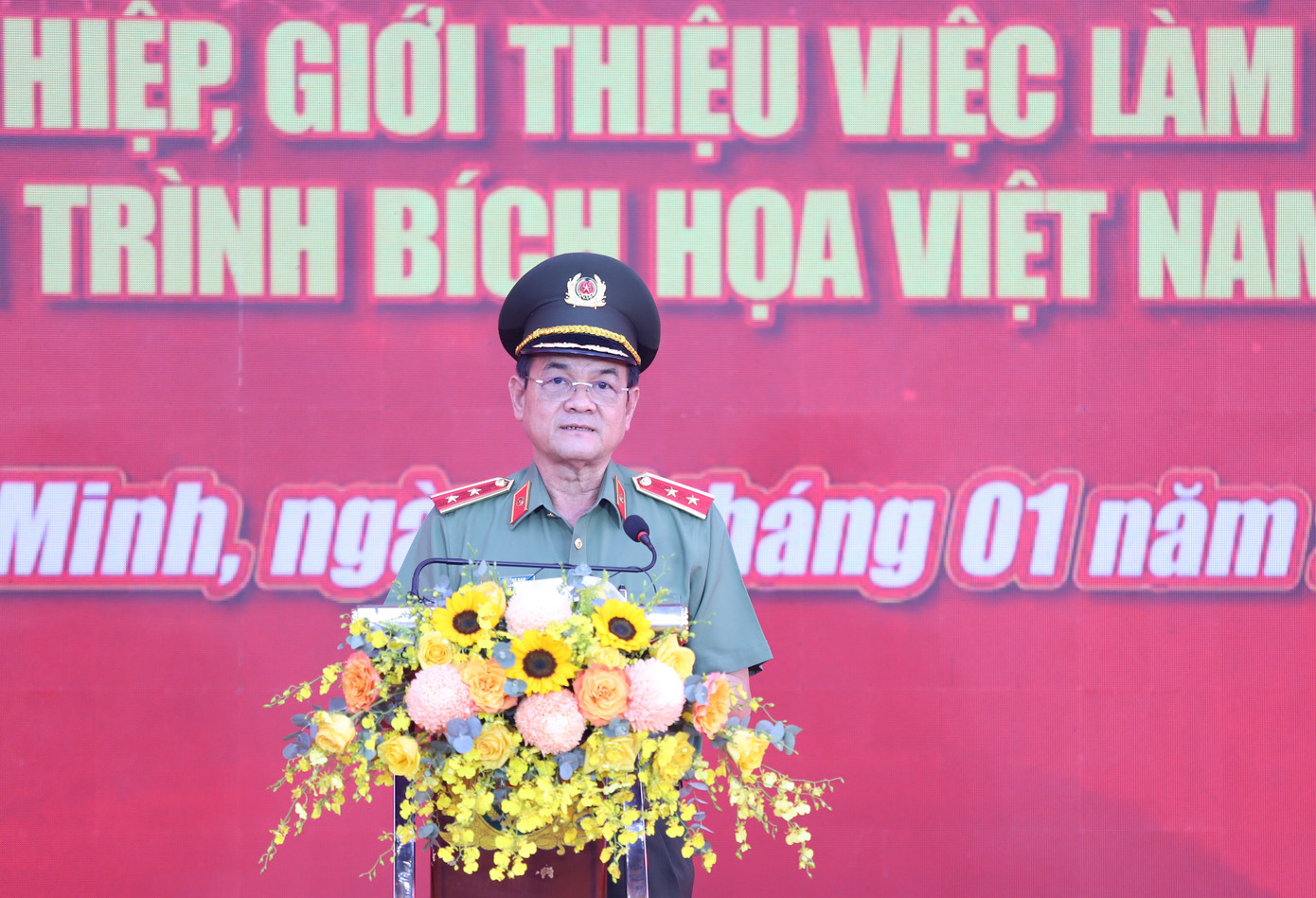 Trung tướng Lê Hồng Nam - Ủy viên Ban Thường vụ Thành ủy, Giám đốc Công an TPHCM phát biểu tại ngày hội. Ảnh: Ngô Tùng