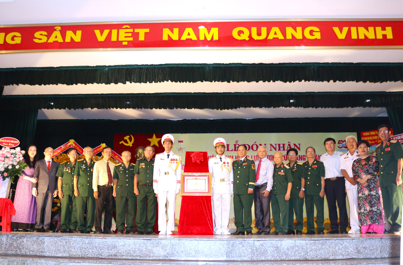 Truy tặng danh hiệu Anh hùng Lực lượng vũ trang nhân dân cho Thiếu tướng Hoàng Thế Thiện. Ảnh: Thiên Nhi. Truy tặng danh hiệu Anh hùng Lực lượng vũ trang nhân dân cho Thiếu tướng Hoàng Thế Thiện. Ảnh: Thiên Nhi.