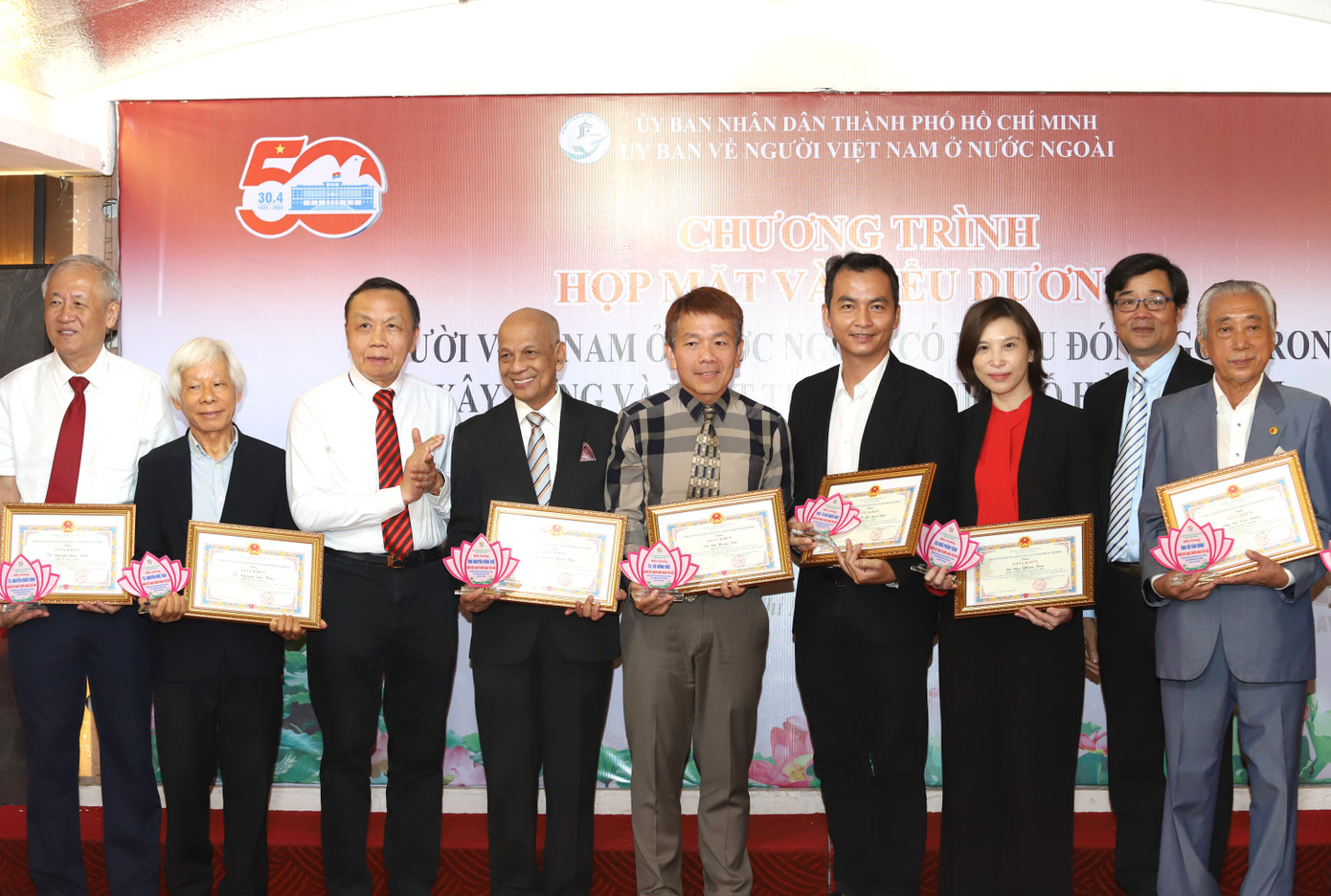 Các cá nhân đều có trên 10 năm gắn bó, đóng góp cho thành phố và tạo dấu ấn trong nhiều lĩnh vực như kinh doanh, nghiên cứu khoa học, từ thiện, an sinh xã hội… Các cá nhân đều có trên 10 năm gắn bó, đóng góp cho thành phố và tạo dấu ấn trong nhiều lĩnh vực như kinh doanh, nghiên cứu khoa học, từ thiện, an sinh xã hội…