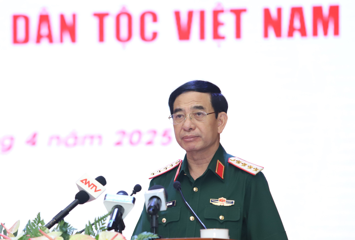 Đại tướng Phan Văn Giang khai mạc hội thảo. Đại tướng Phan Văn Giang khai mạc hội thảo.