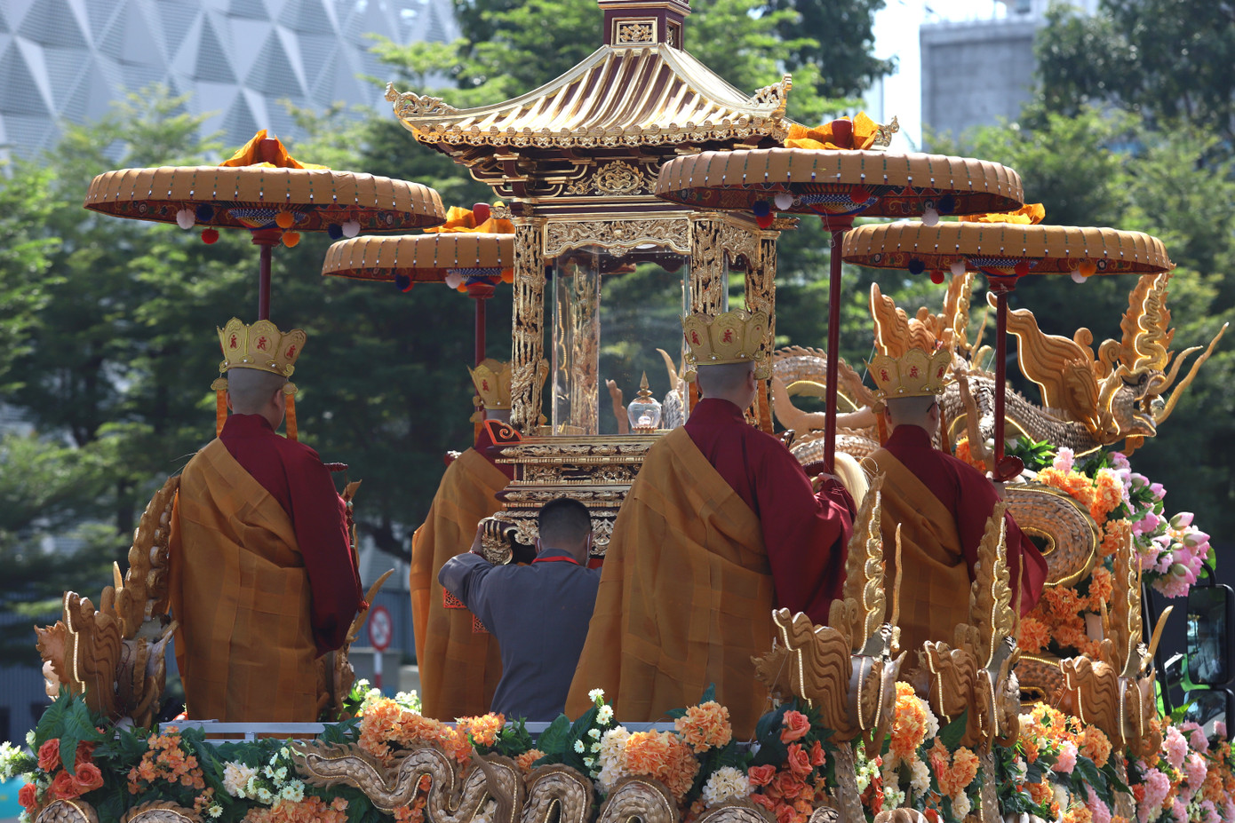Đoàn xe đưa xá lợi Đức Phật Thích Ca về an vị tại Học viện Phật giáo Việt Nam tại TPHCM. Ảnh: Ngô Tùng. Đoàn xe đưa xá lợi Đức Phật Thích Ca về an vị tại Học viện Phật giáo Việt Nam tại TPHCM. Ảnh: Ngô Tùng.