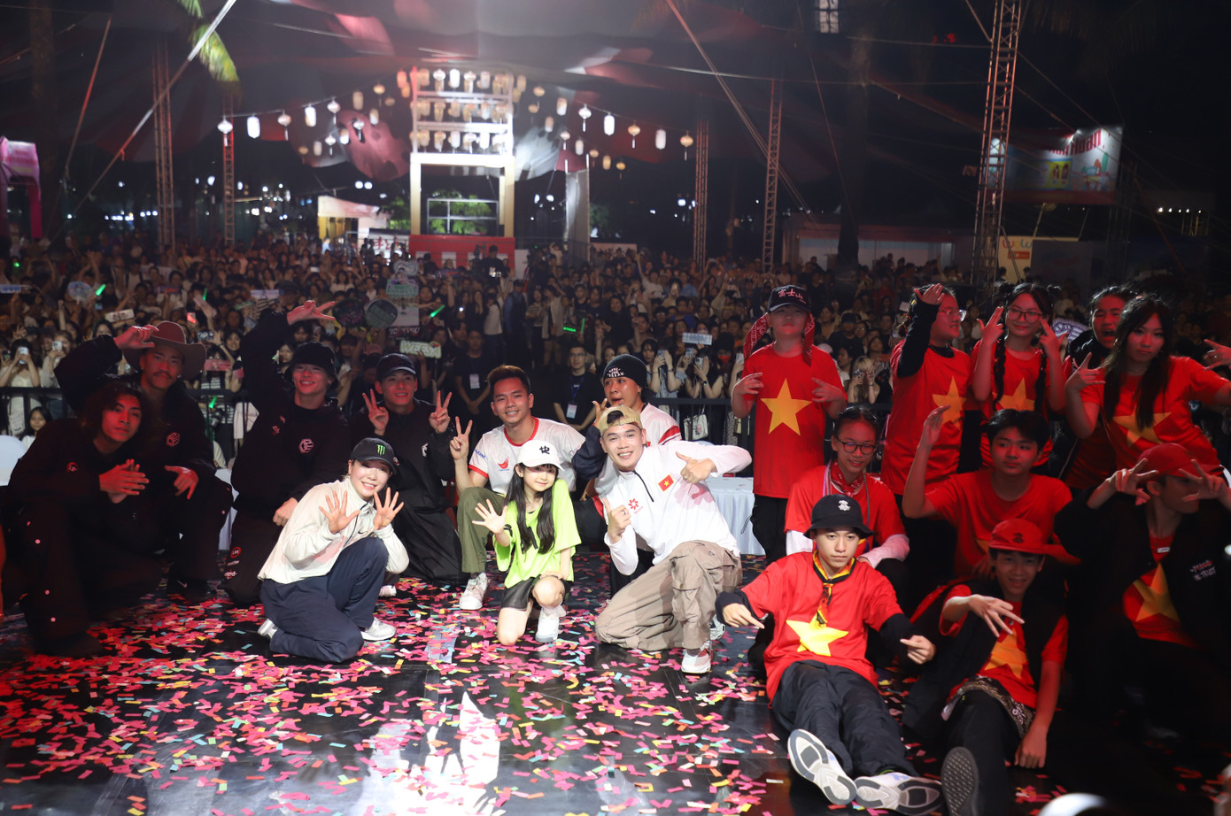 Buổi nhạc hội và giao lưu giữa thế hệ trẻ tài năng Việt Nam - Nhật Bản khép lại trong tình hữu nghị nồng ấm, vui tươi.