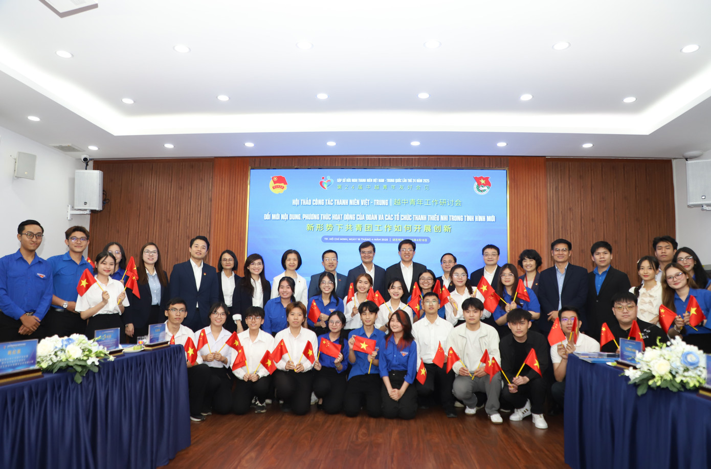 Tại đây, đoàn đại biểu cấp cao Đoàn Thanh niên hai nước Việt Nam - Trung Quốc đã trao đổi, thảo luận những giải pháp đổi mới phương thức hoạt động của Đoàn và các tổ chức thanh thiếu nhi trong tình hình mới. Ảnh: Ngô Tùng Tại đây, đoàn đại biểu cấp cao Đoàn Thanh niên hai nước Việt Nam - Trung Quốc đã trao đổi, thảo luận những giải pháp đổi mới phương thức hoạt động của Đoàn và các tổ chức thanh thiếu nhi trong tình hình mới. Ảnh: Ngô Tùng