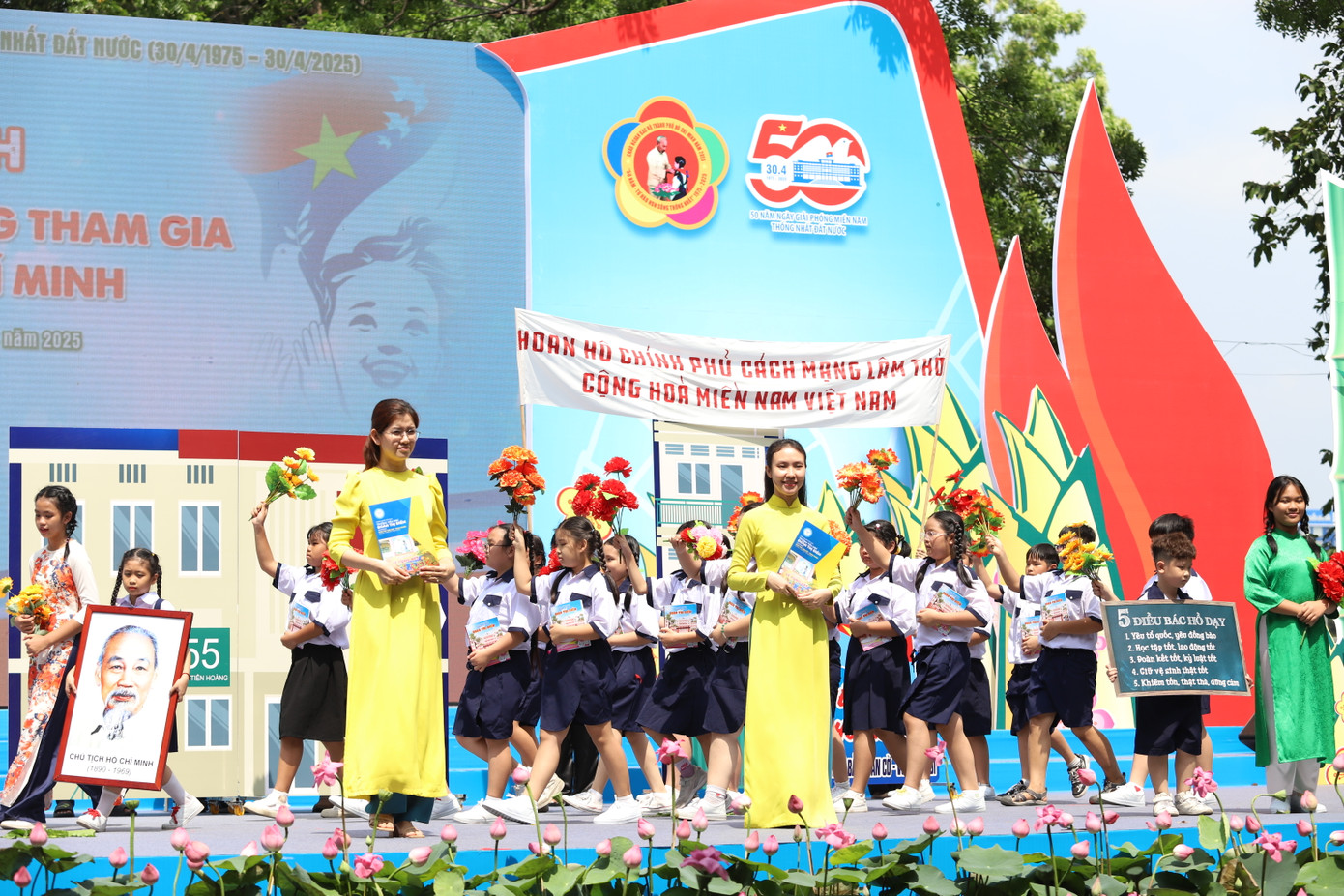 Tiếp bước truyền thống cha anh, các thế hệ đội viên, thiếu nhi TPHCM đã ra sức thi đua thực hiện các phong trào ý nghĩa, với tinh thần “tuổi nhỏ chí lớn”, tiếp tục góp tay dựng xây Thành phố Anh hùng.