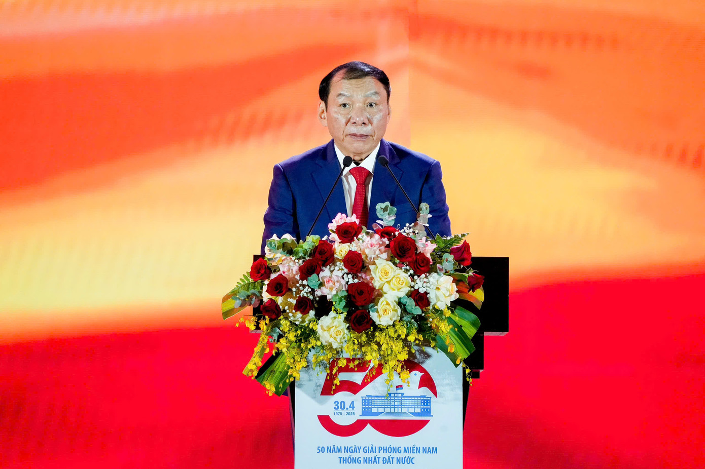 Bộ trưởng Bộ Văn hóa - Thể thao và Du lịch Nguyễn Văn Hùng phát biểu khai mạc chương trình nghệ thuật. Bộ trưởng Bộ Văn hóa - Thể thao và Du lịch Nguyễn Văn Hùng phát biểu khai mạc chương trình nghệ thuật.