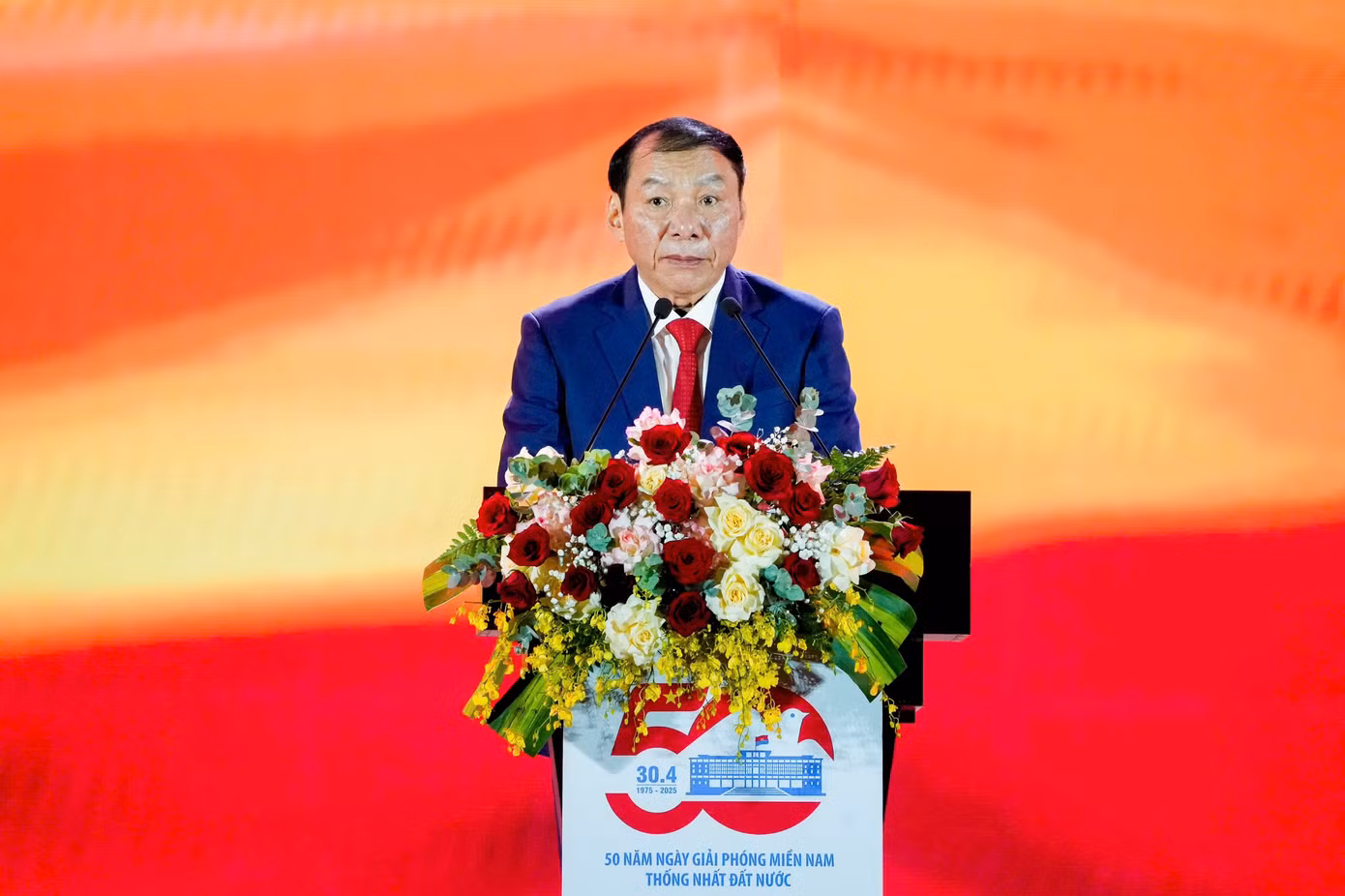 Bộ trưởng Bộ Văn hóa - Thể thao và Du lịch Nguyễn Văn Hùng phát biểu khai mạc chương trình nghệ thuật.